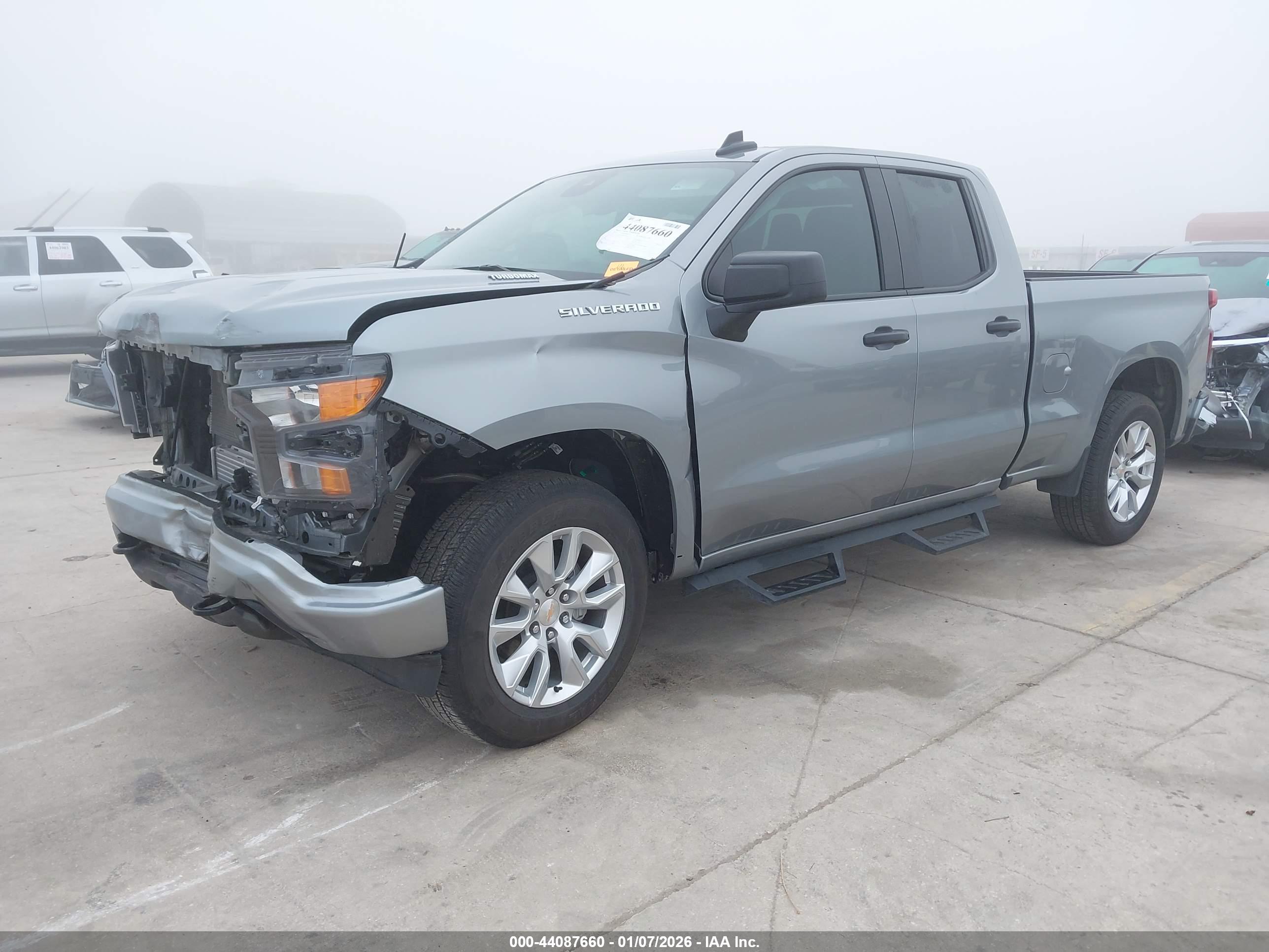 CHEVROLET SILVERADO image 2