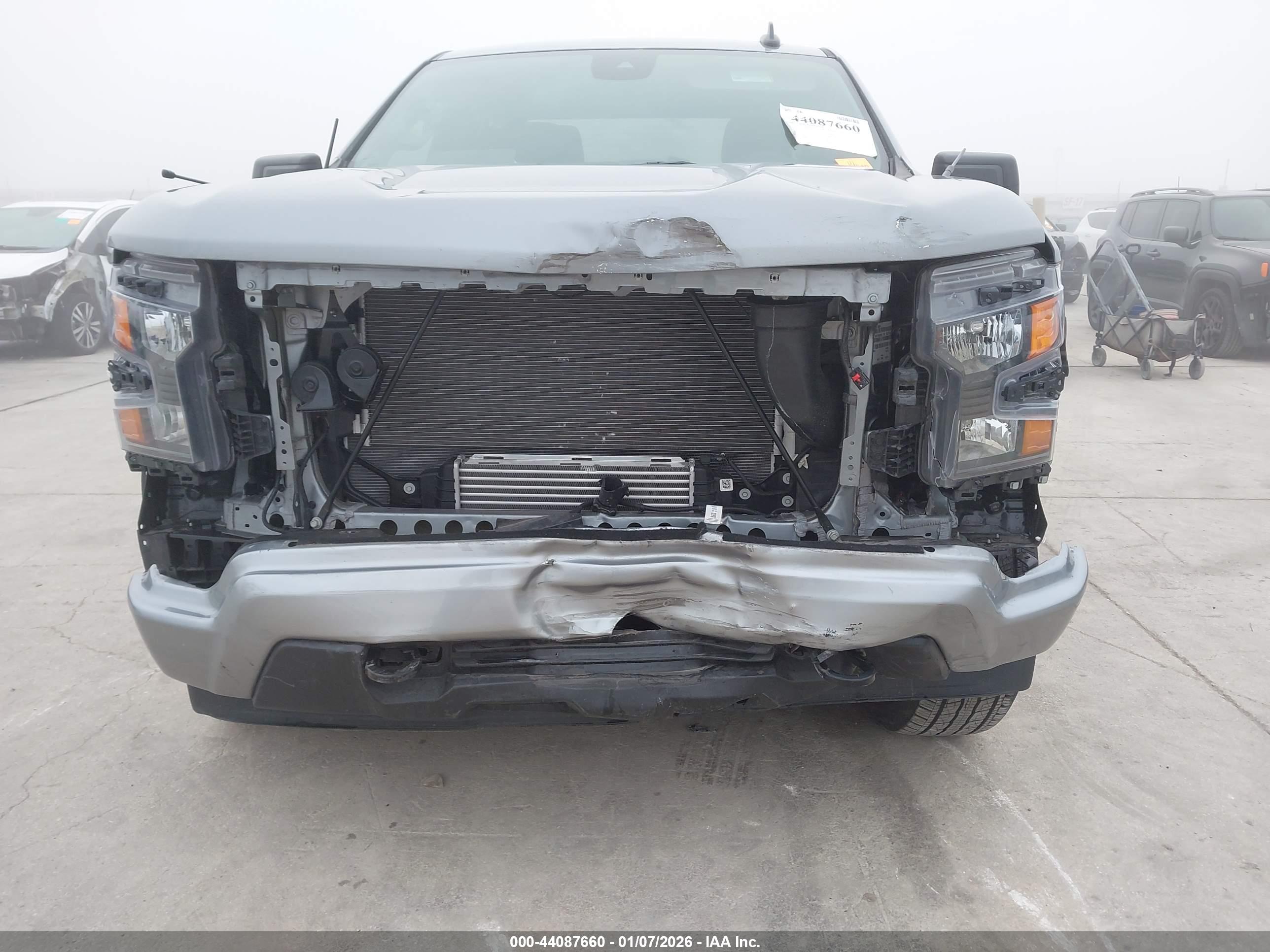 CHEVROLET SILVERADO image 6