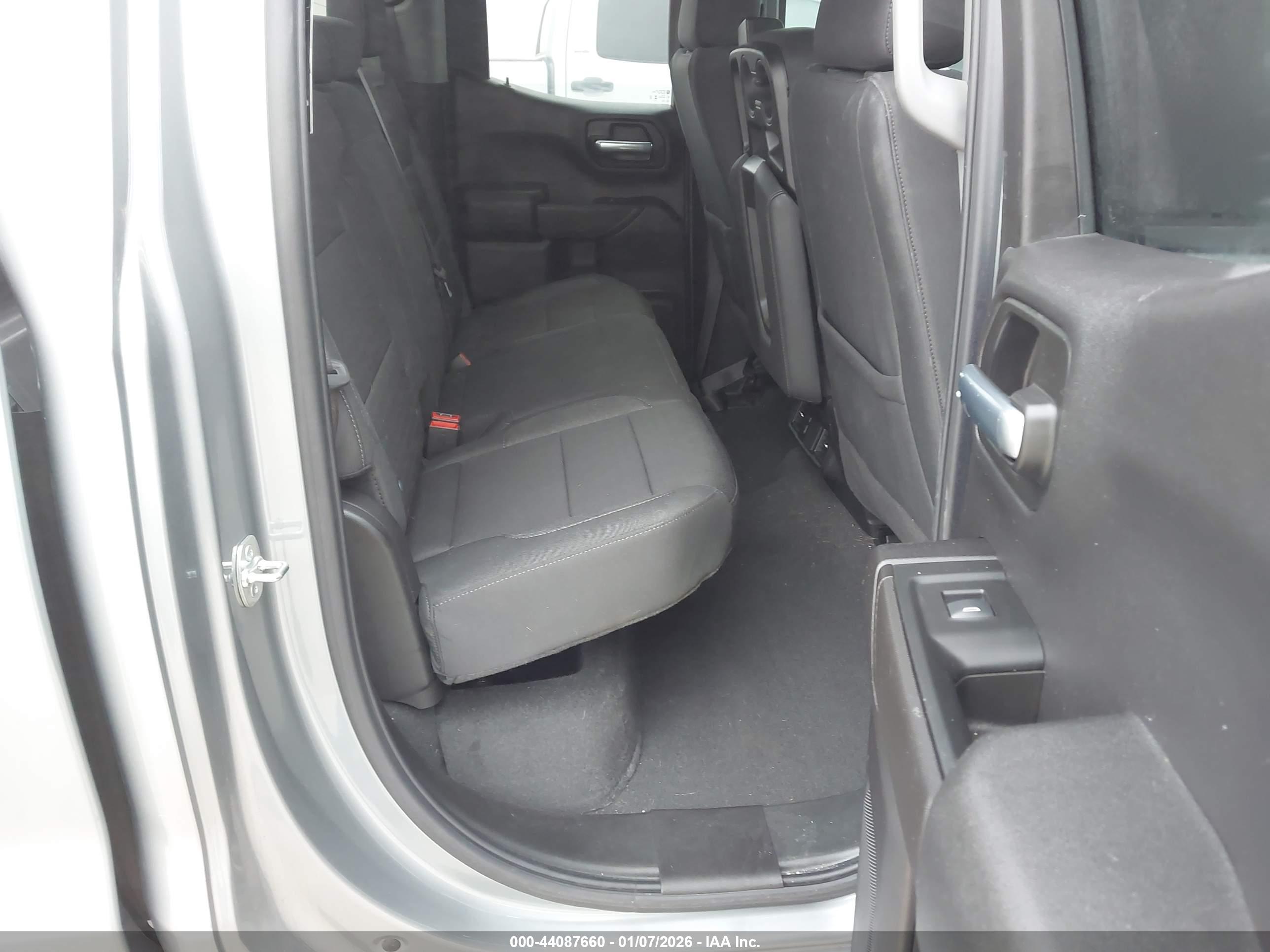 CHEVROLET SILVERADO image 8