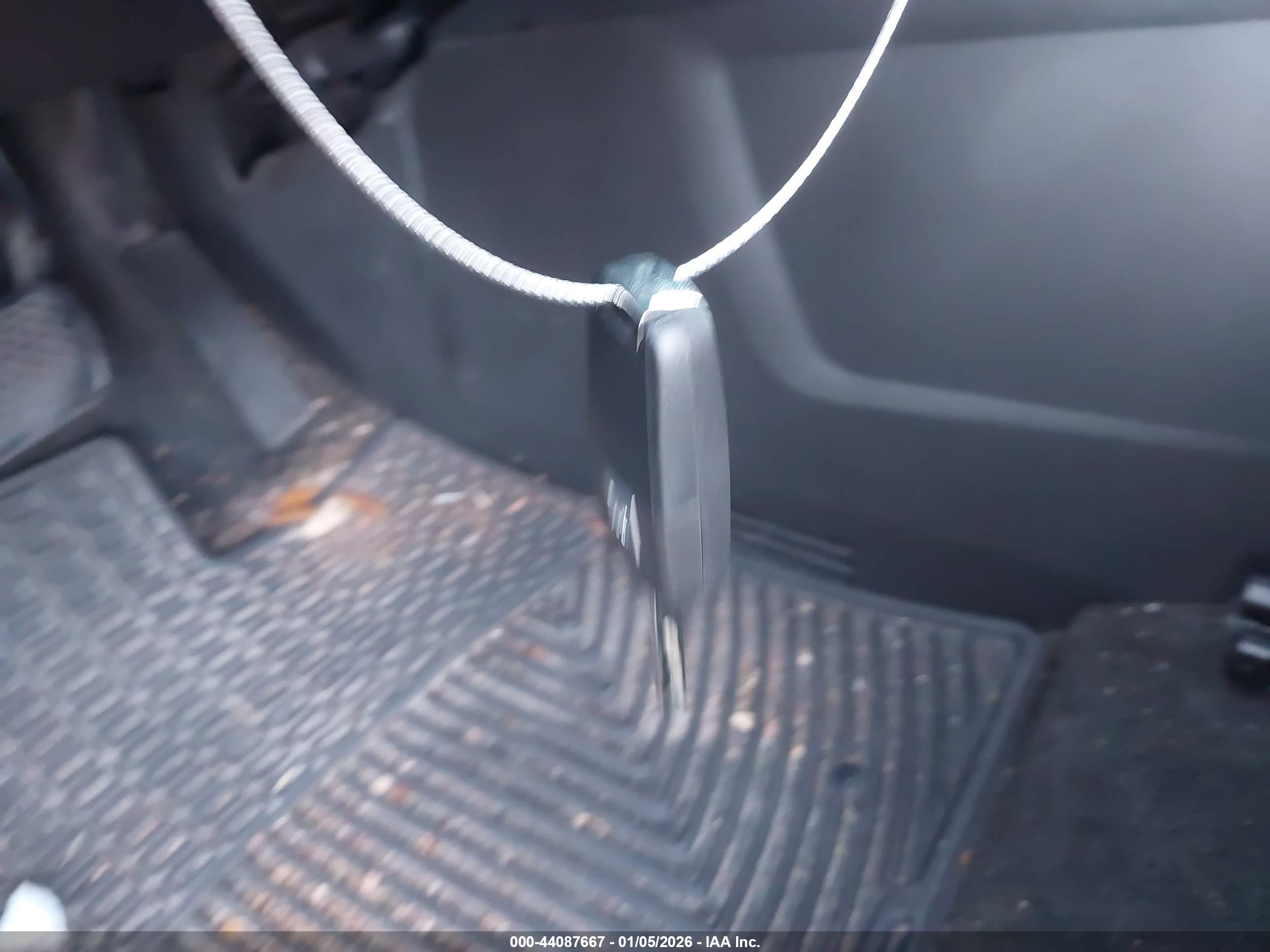 CHEVROLET EQUINOX image 11