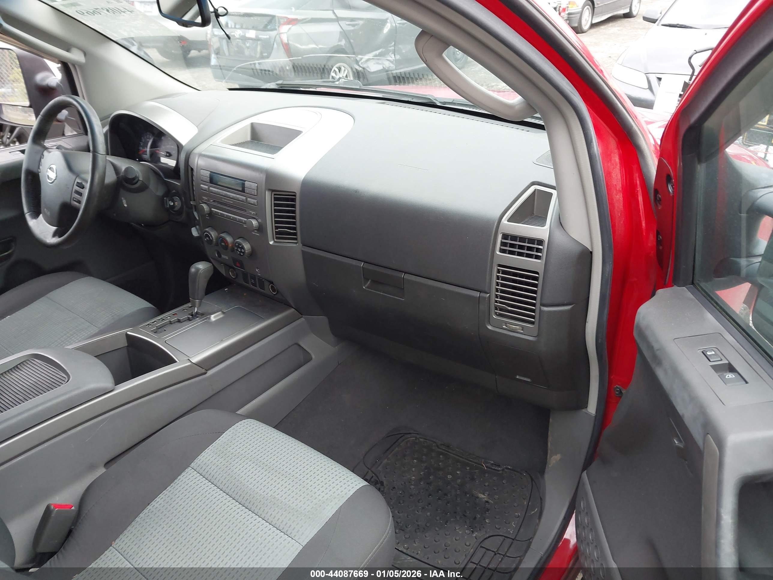 NISSAN TITAN image 5