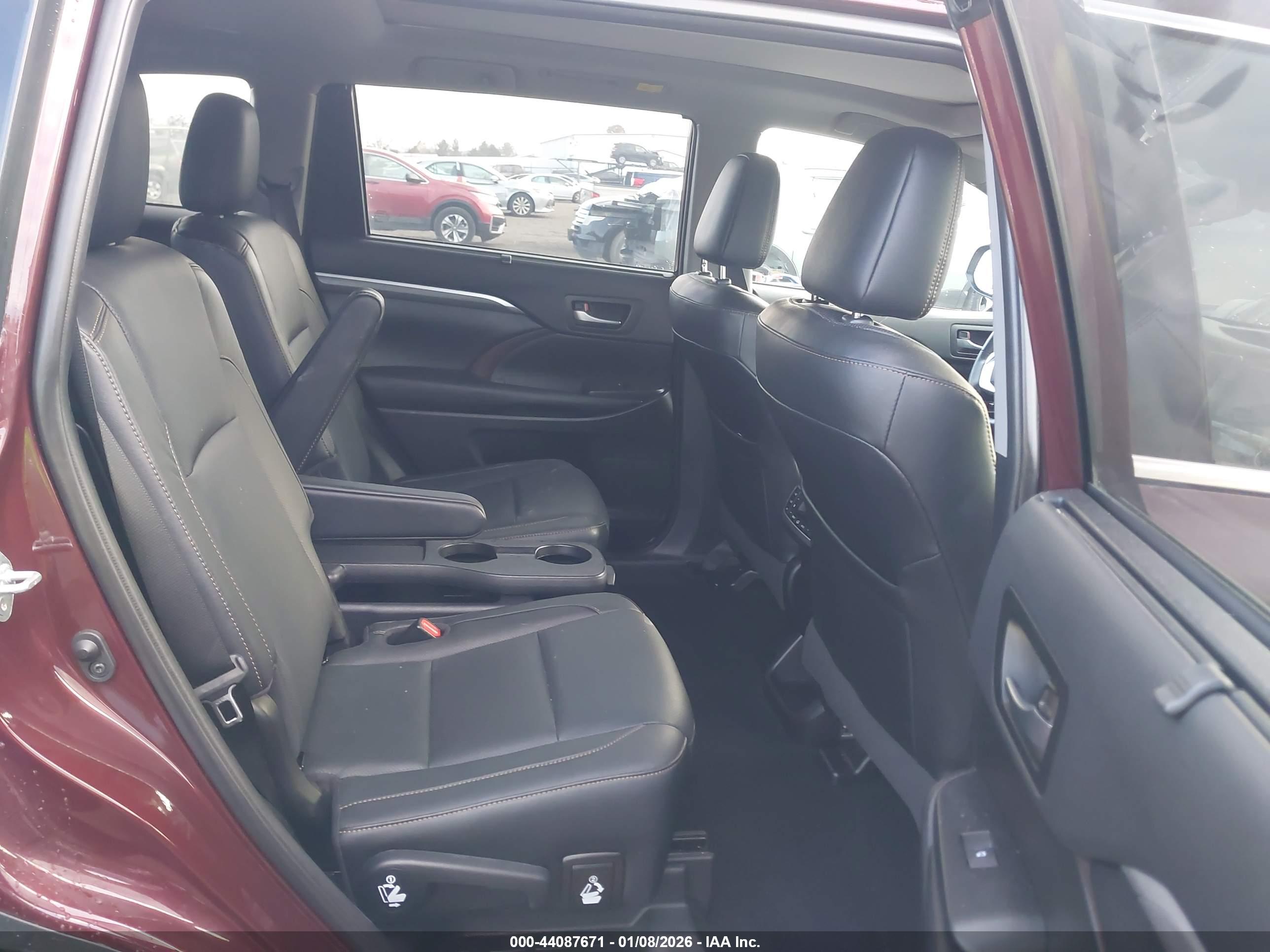 TOYOTA HIGHLANDER image 8