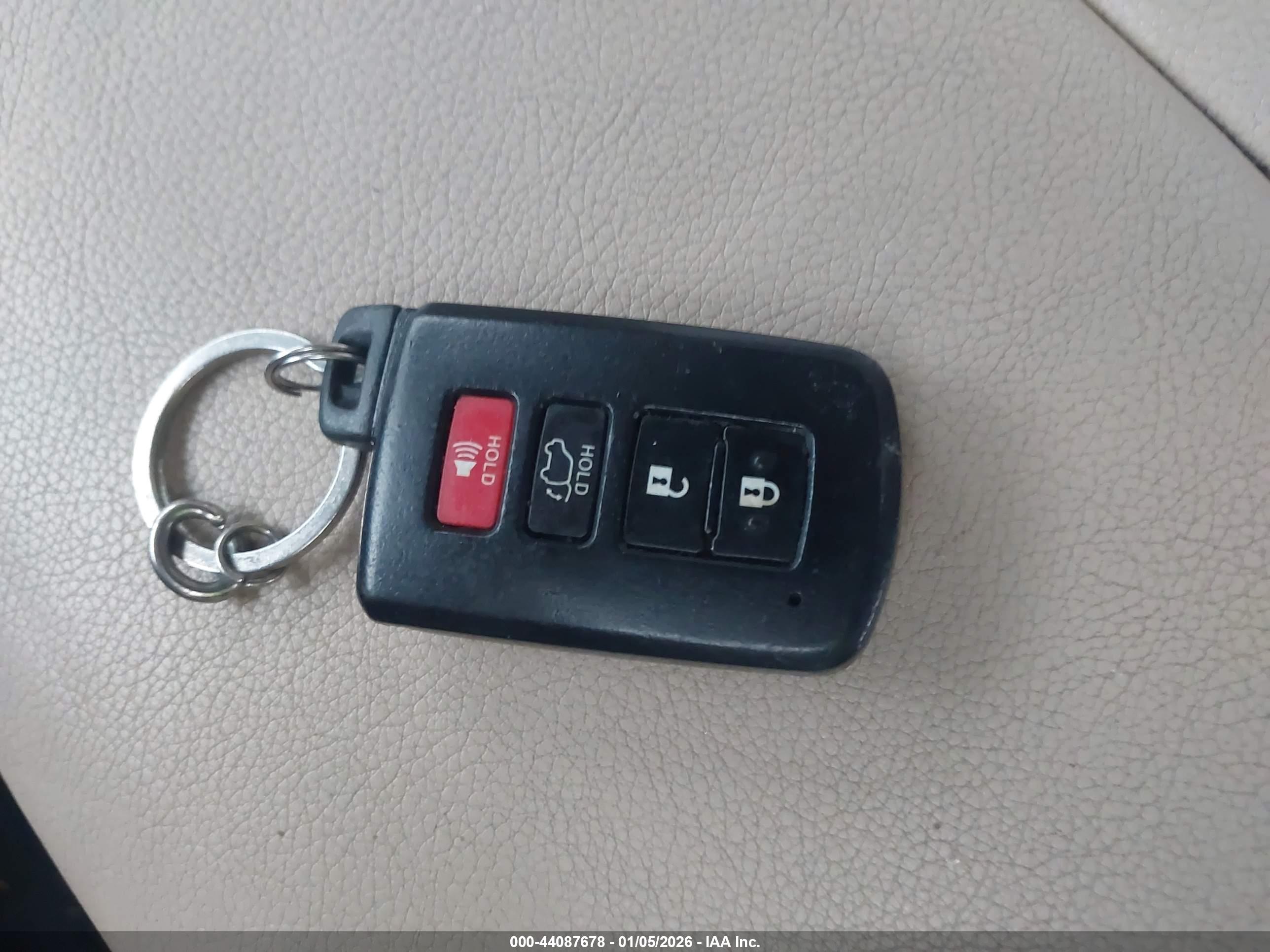TOYOTA RAV4 image 11