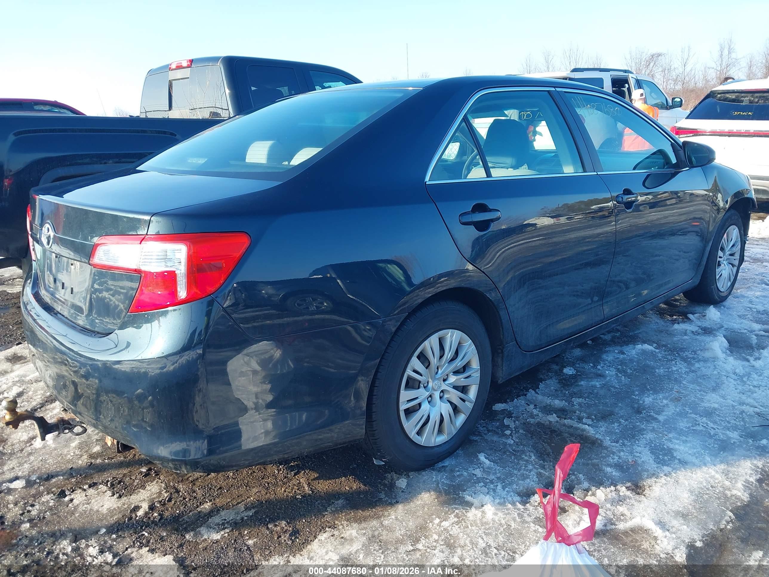TOYOTA CAMRY image 4