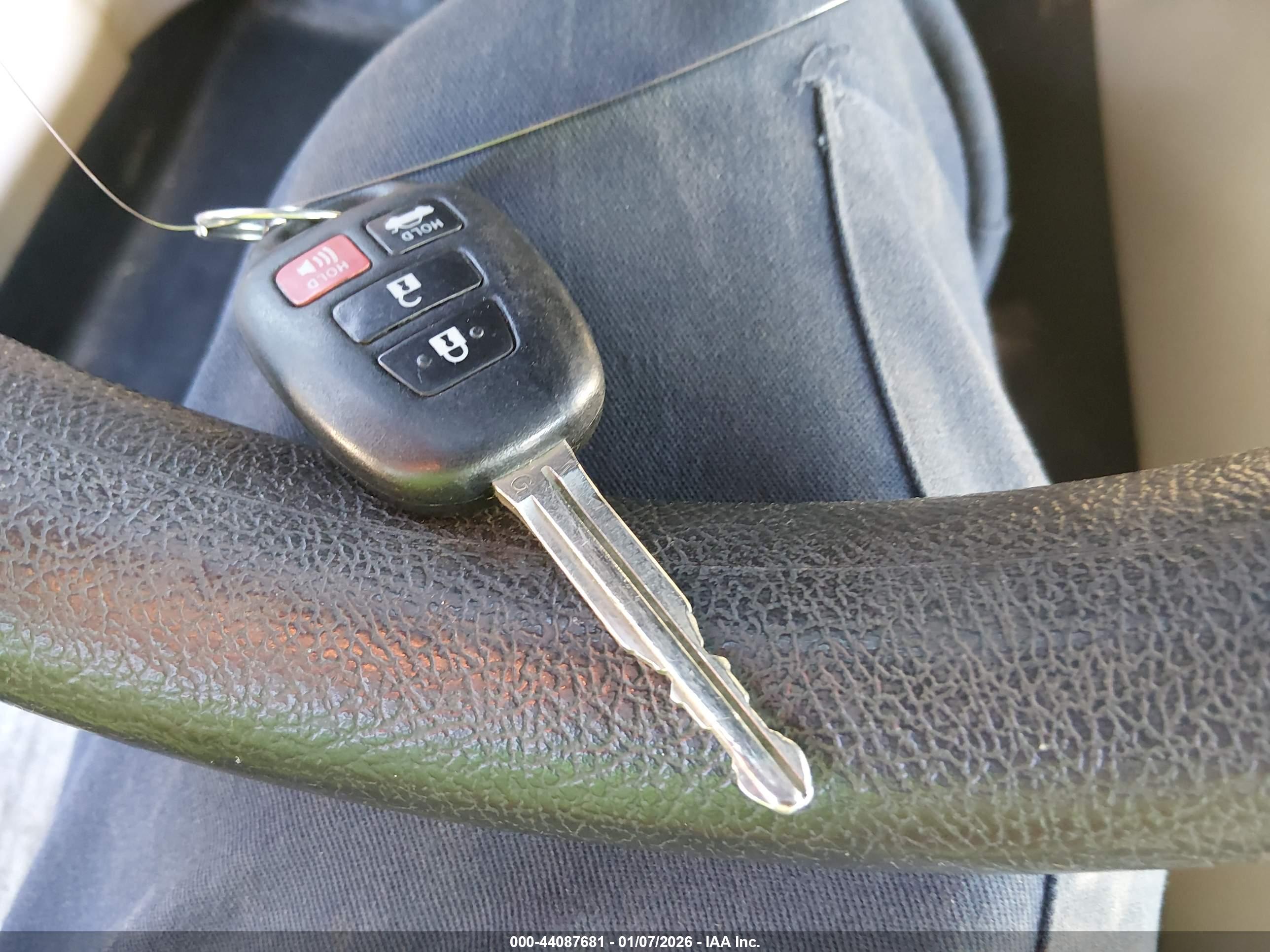 TOYOTA CAMRY image 11