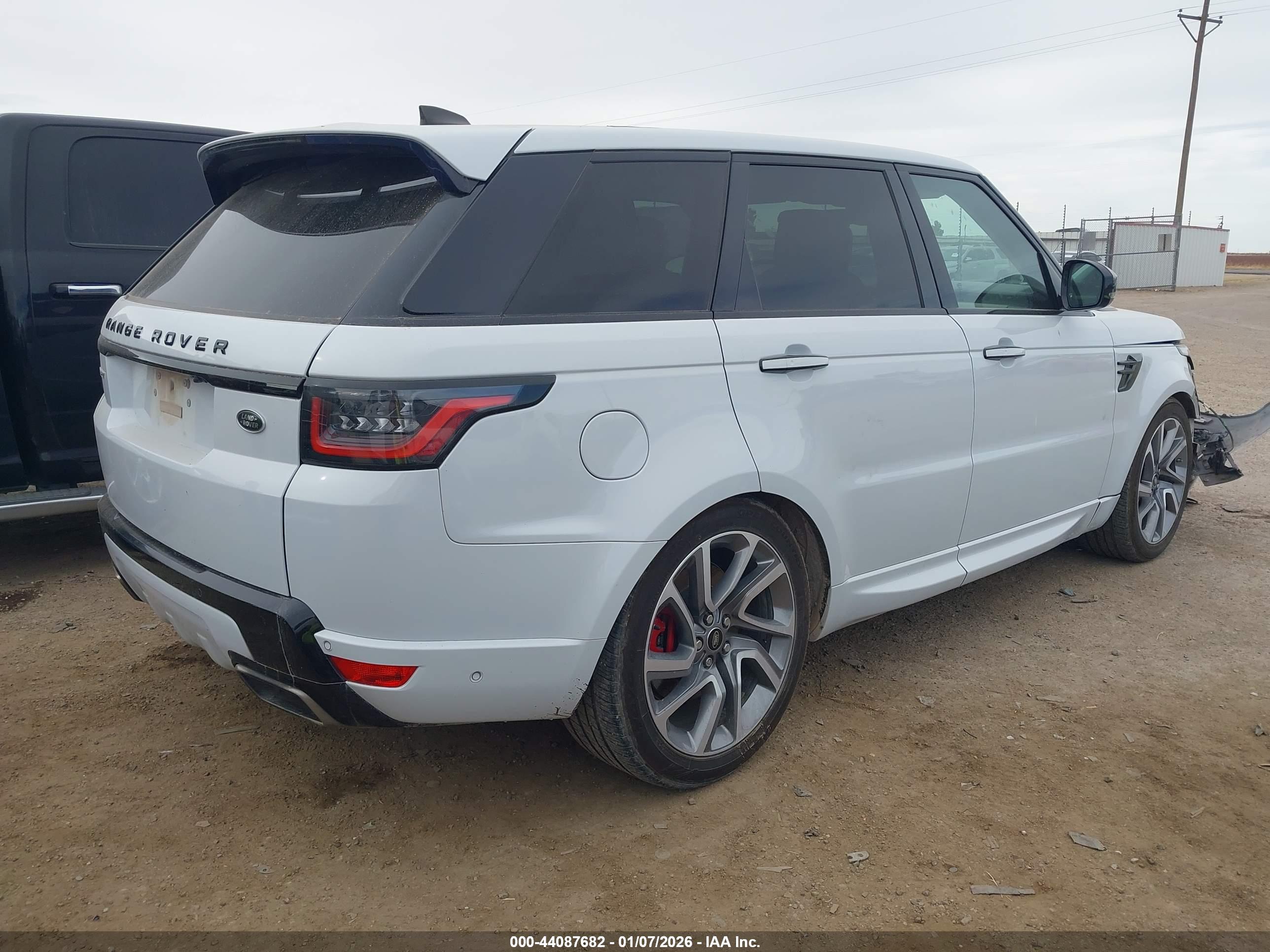 LAND ROVER image 4