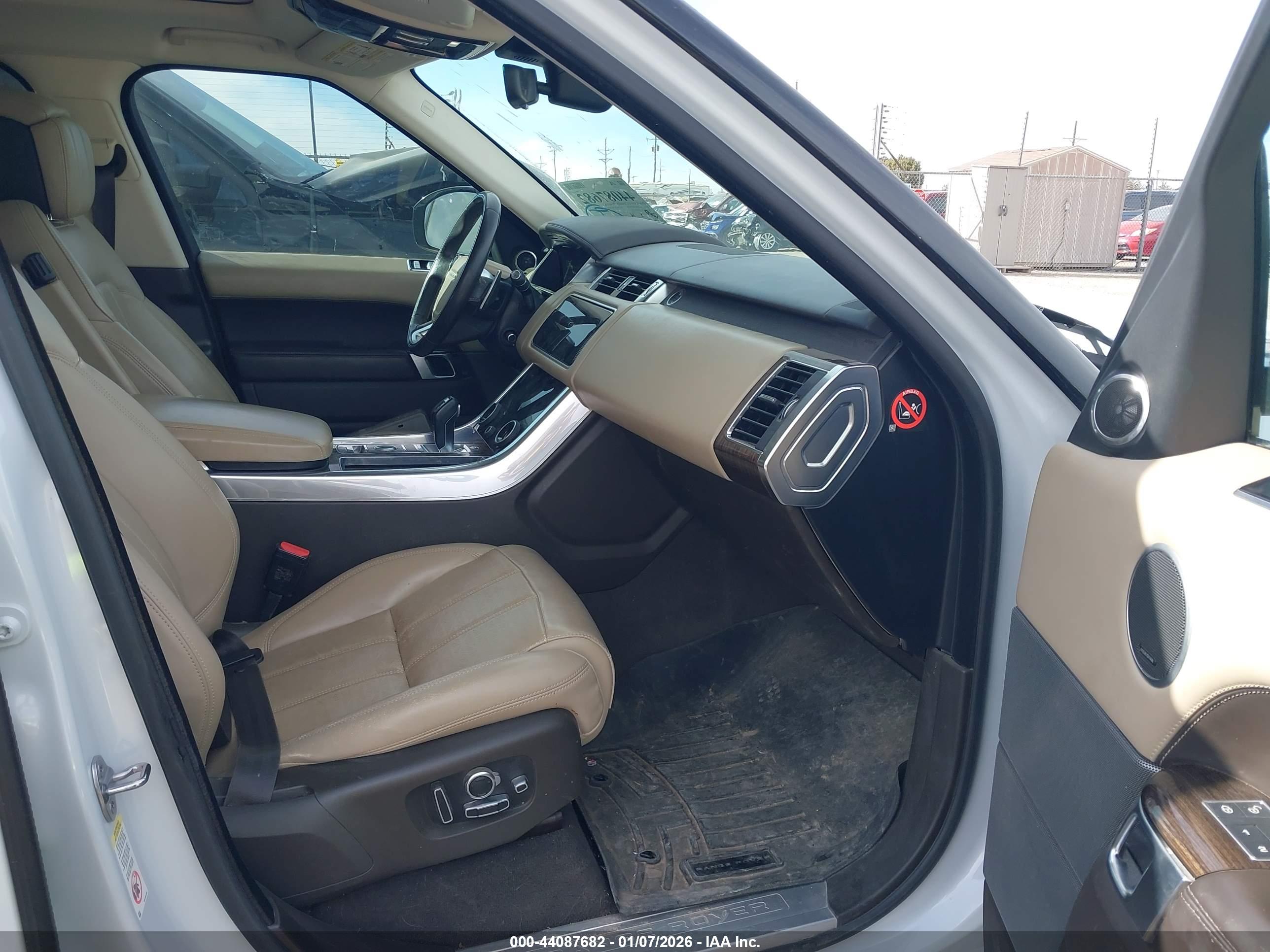 LAND ROVER image 5