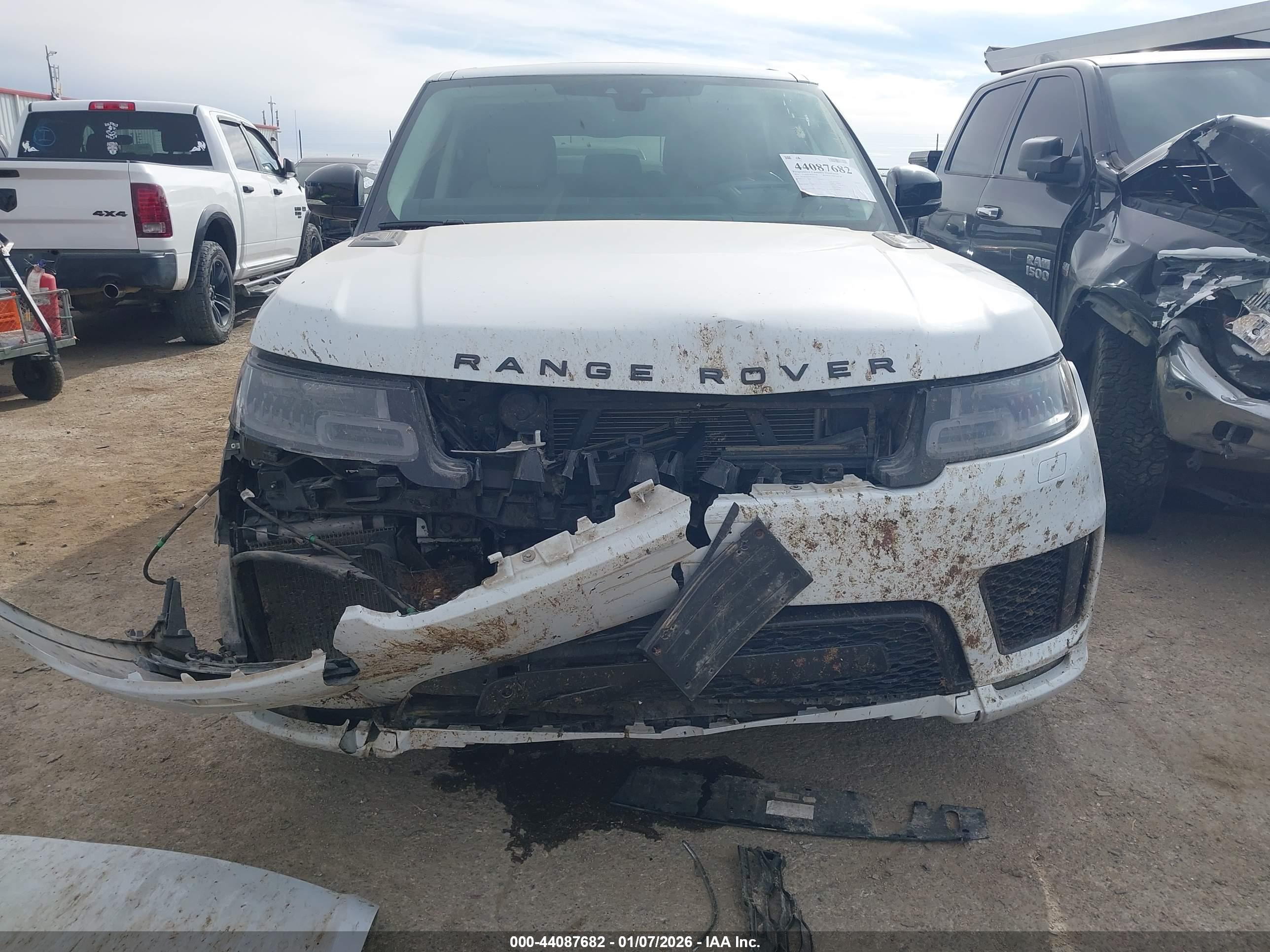LAND ROVER image 6