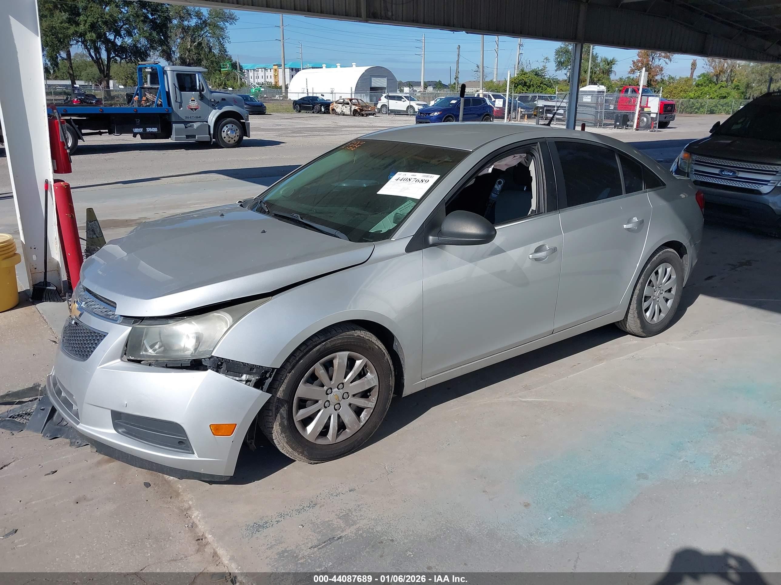 CHEVROLET CRUZE image 2