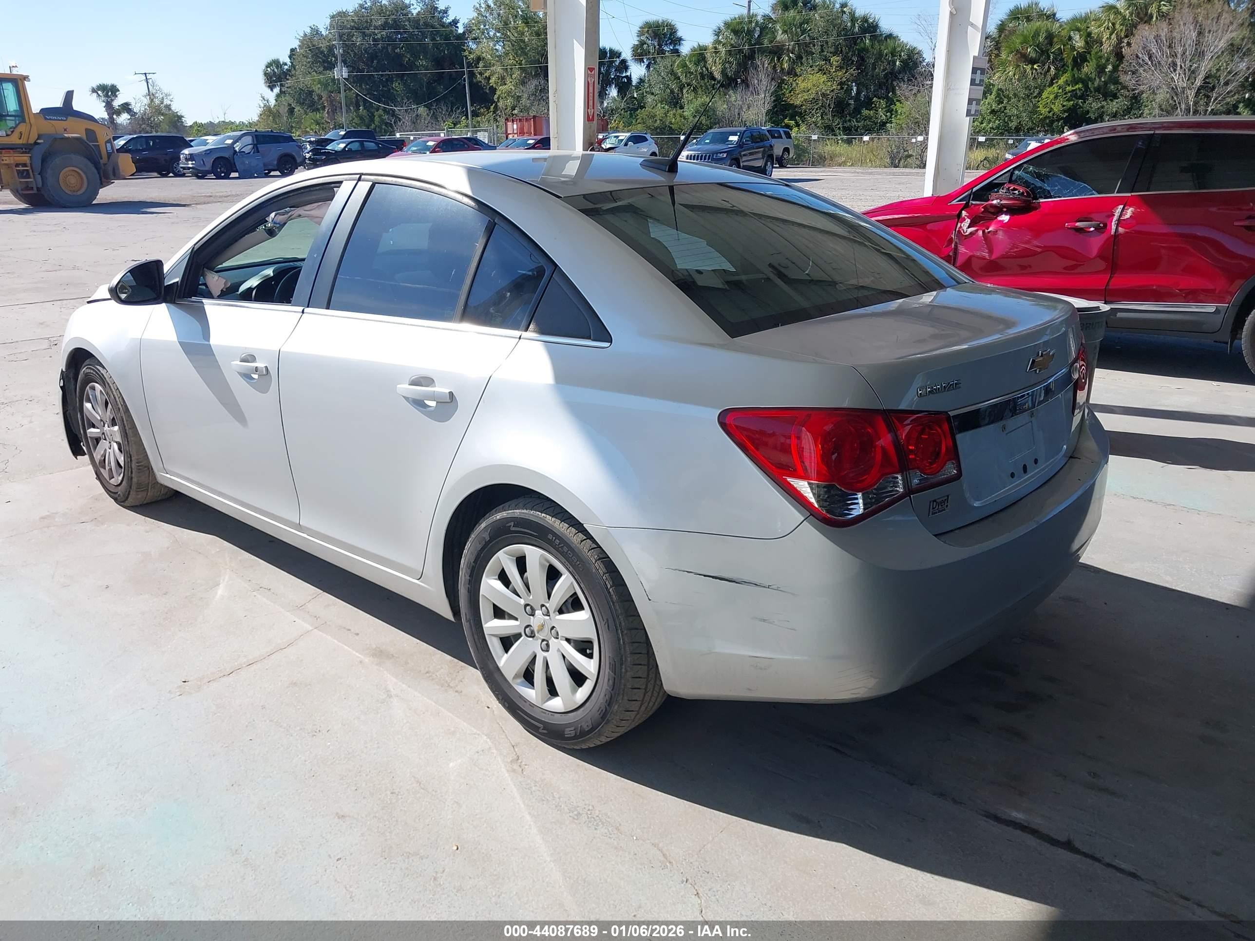 CHEVROLET CRUZE image 3