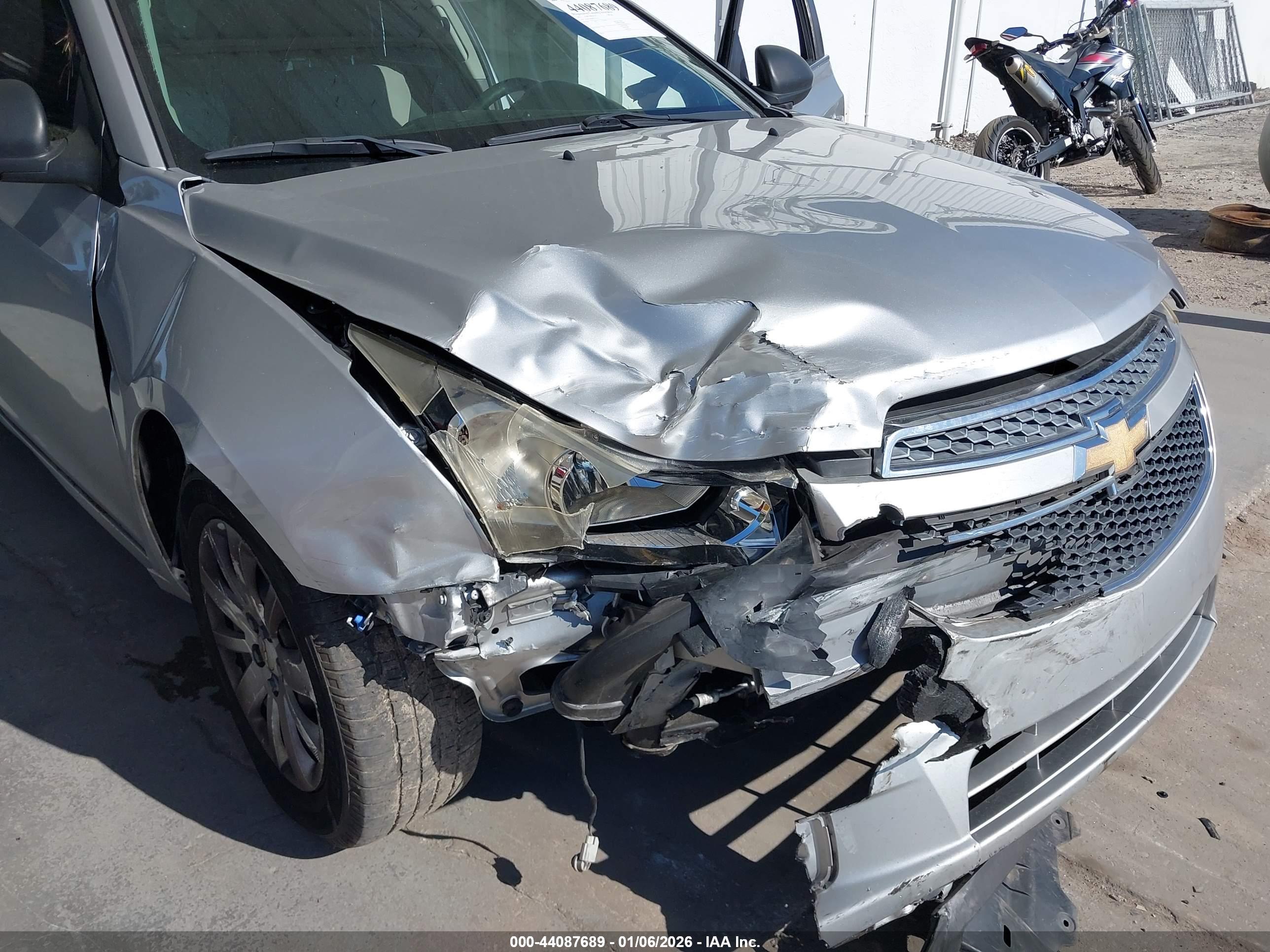 CHEVROLET CRUZE image 6