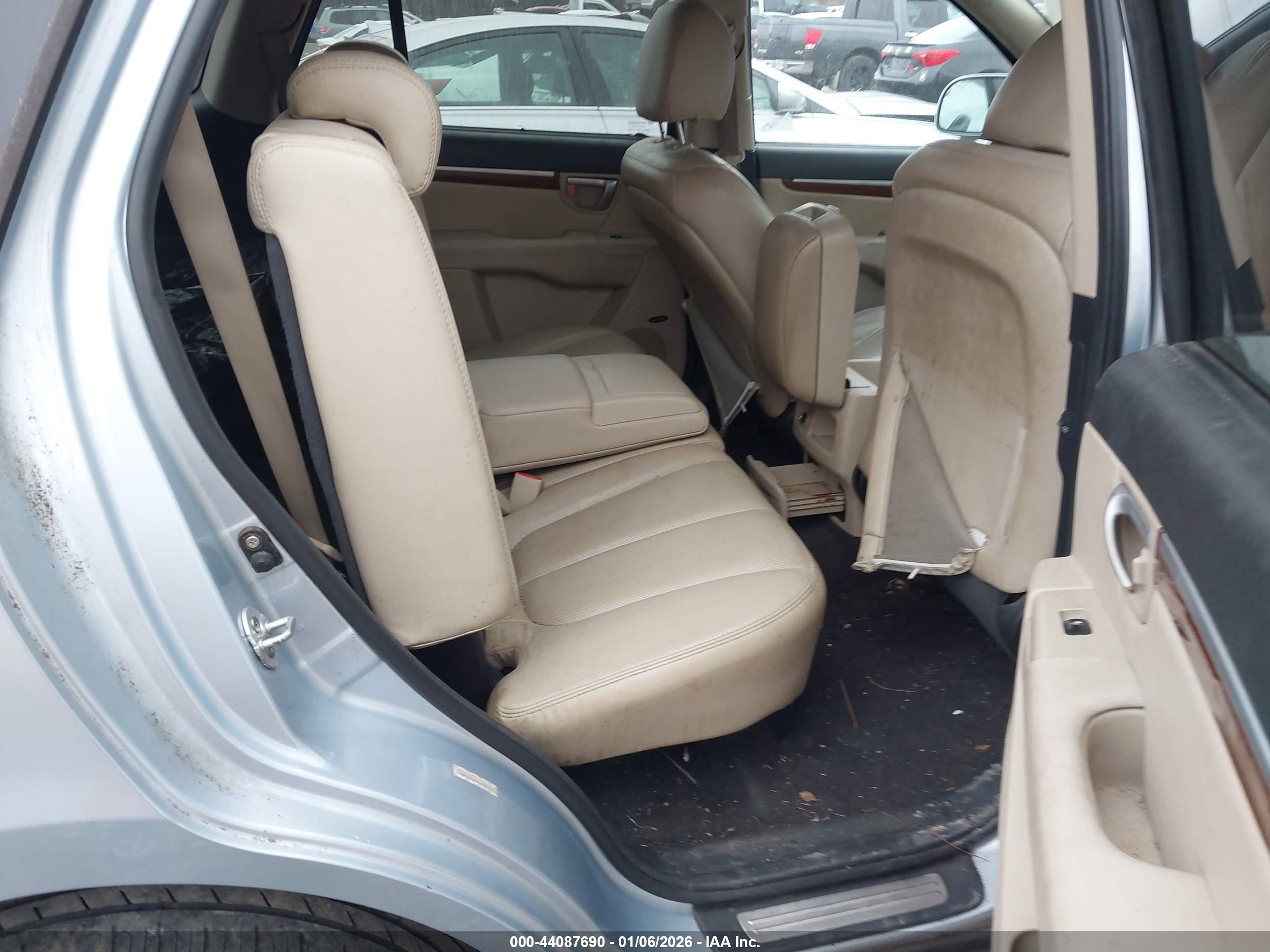 HYUNDAI SANTA image 8