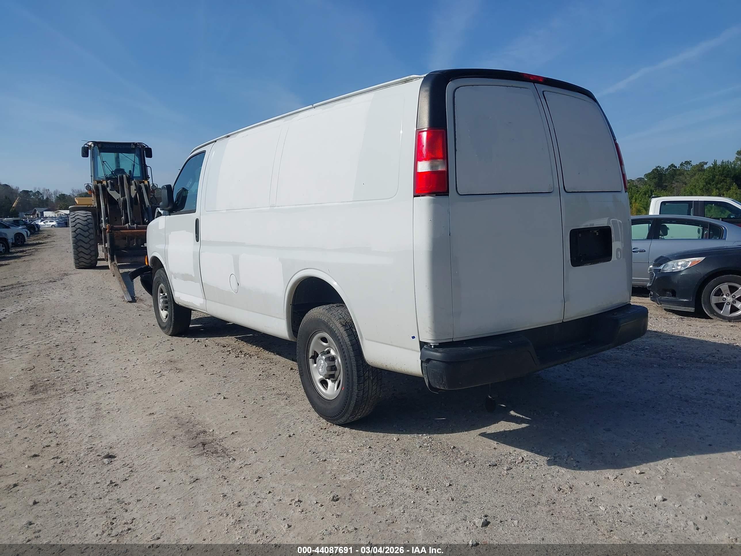 CHEVROLET EXPRESS image 3