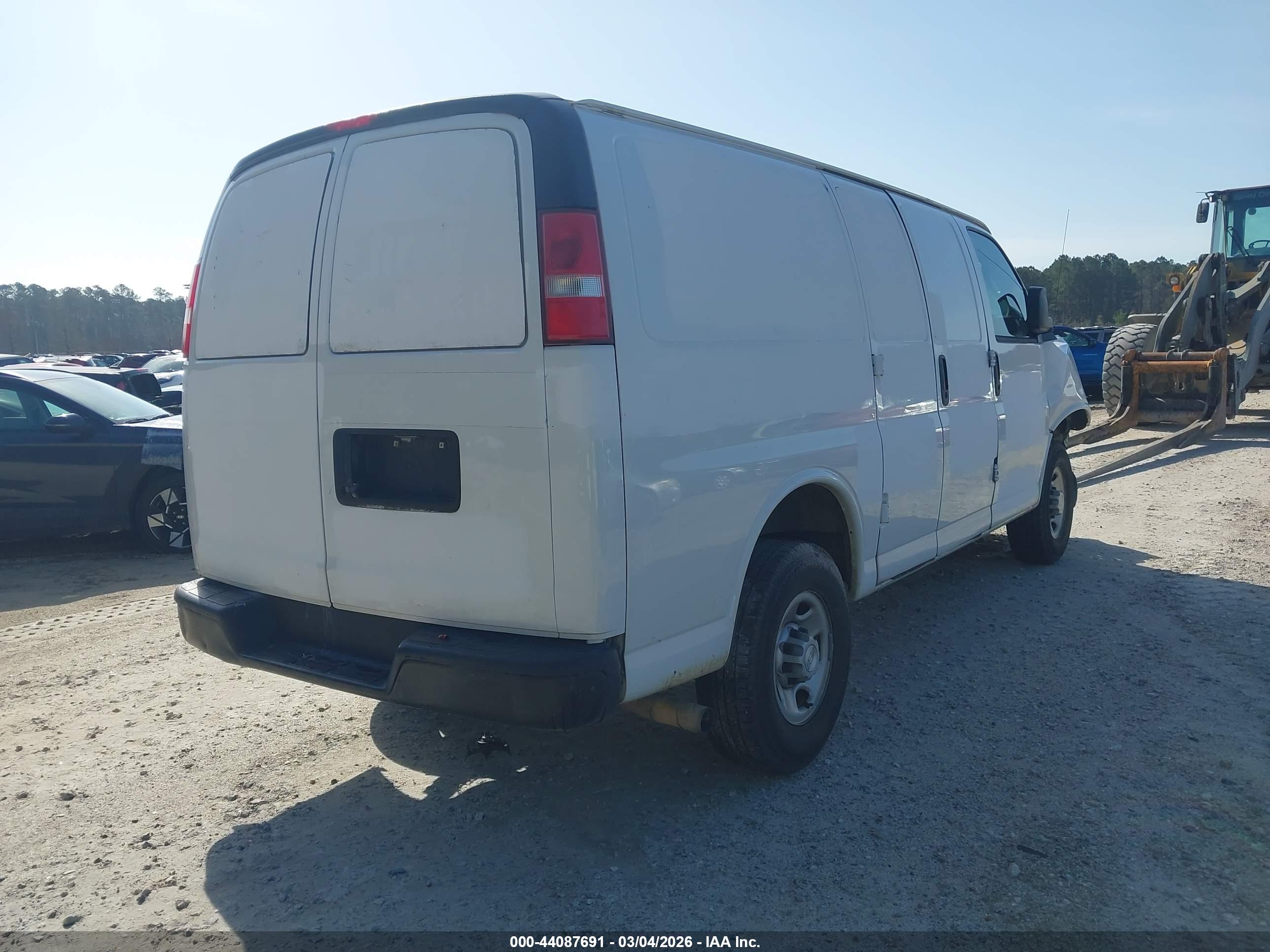 CHEVROLET EXPRESS image 4