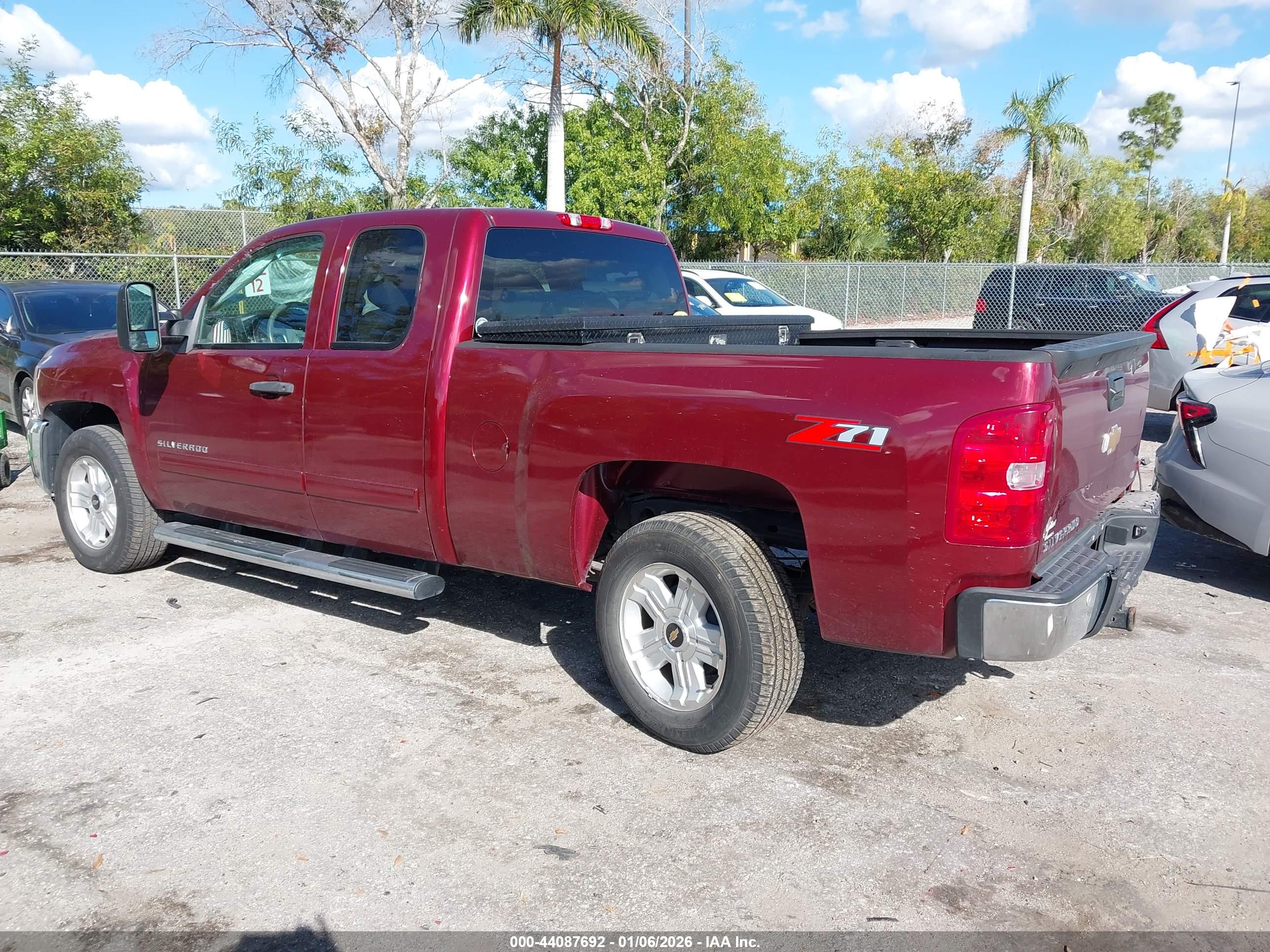CHEVROLET SILVERADO image 3