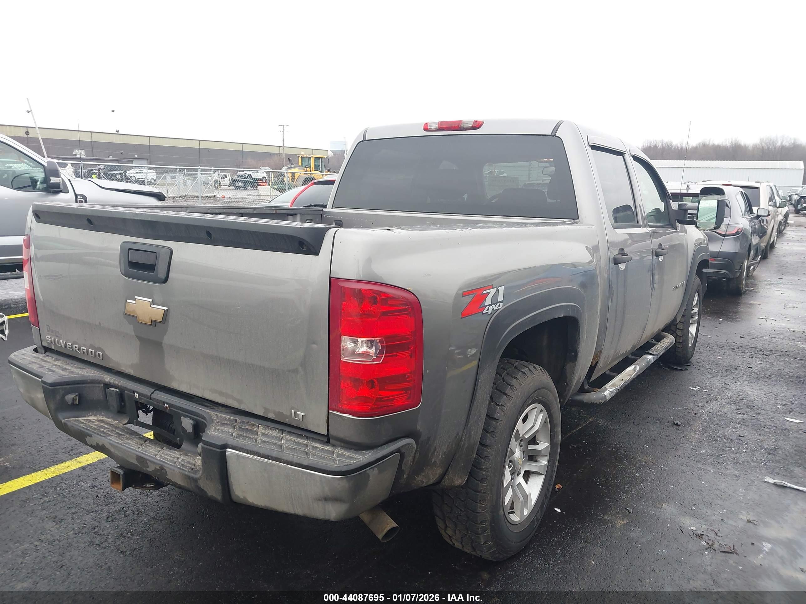 CHEVROLET SILVERADO image 4