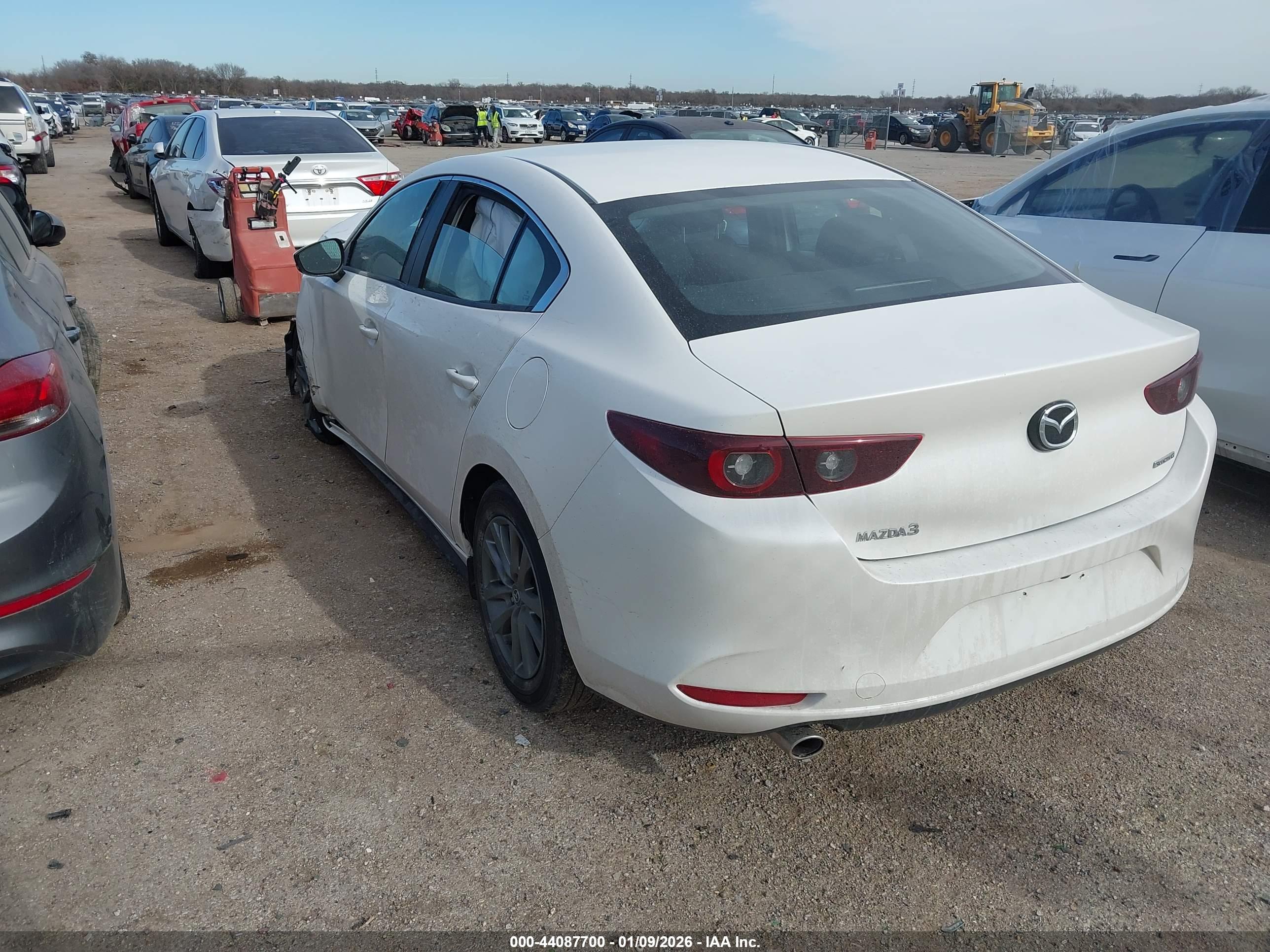 MAZDA MAZDA3 image 3