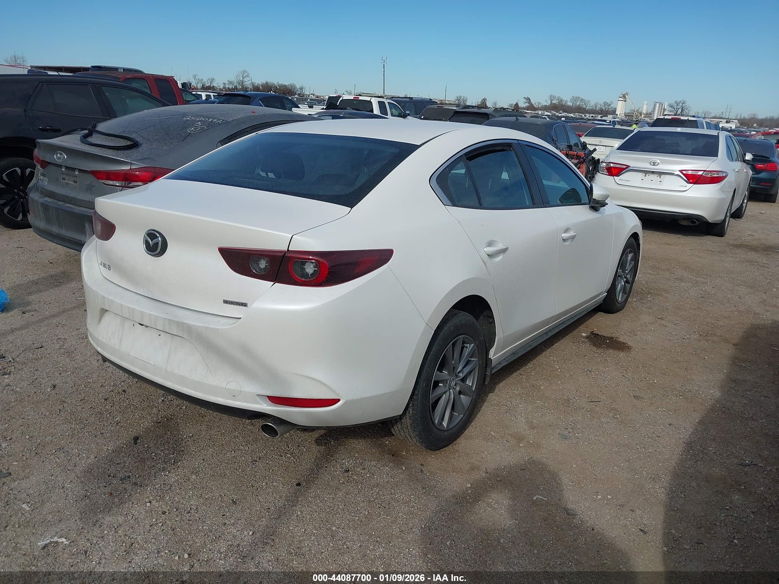 MAZDA MAZDA3 image 4