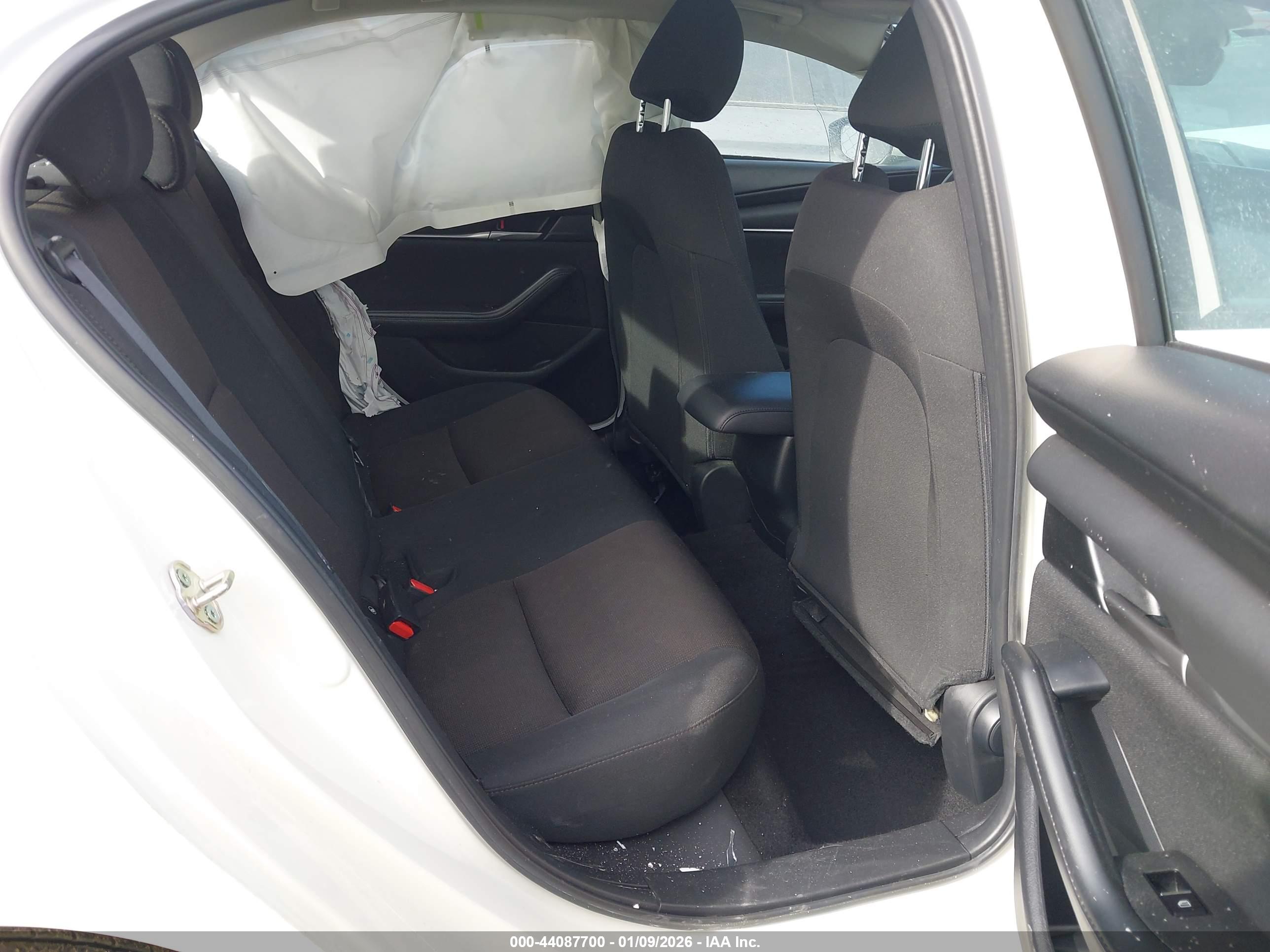 MAZDA MAZDA3 image 8
