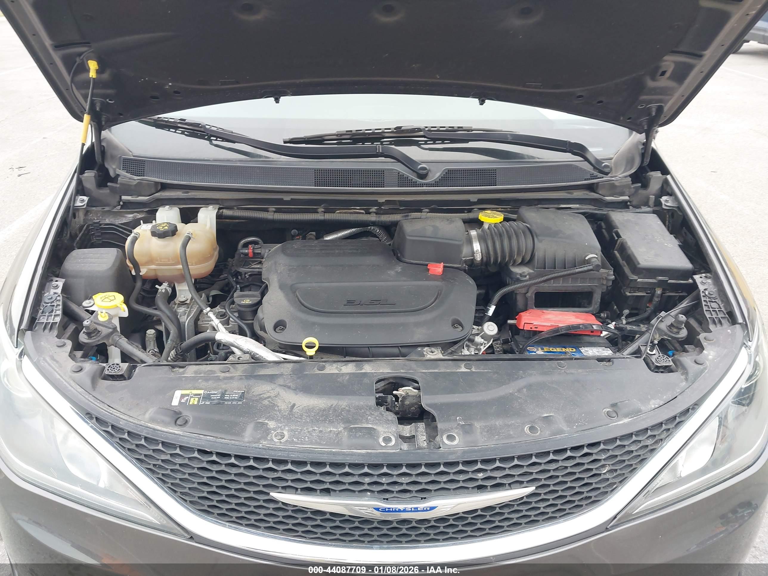 CHRYSLER PACIFICA image 10