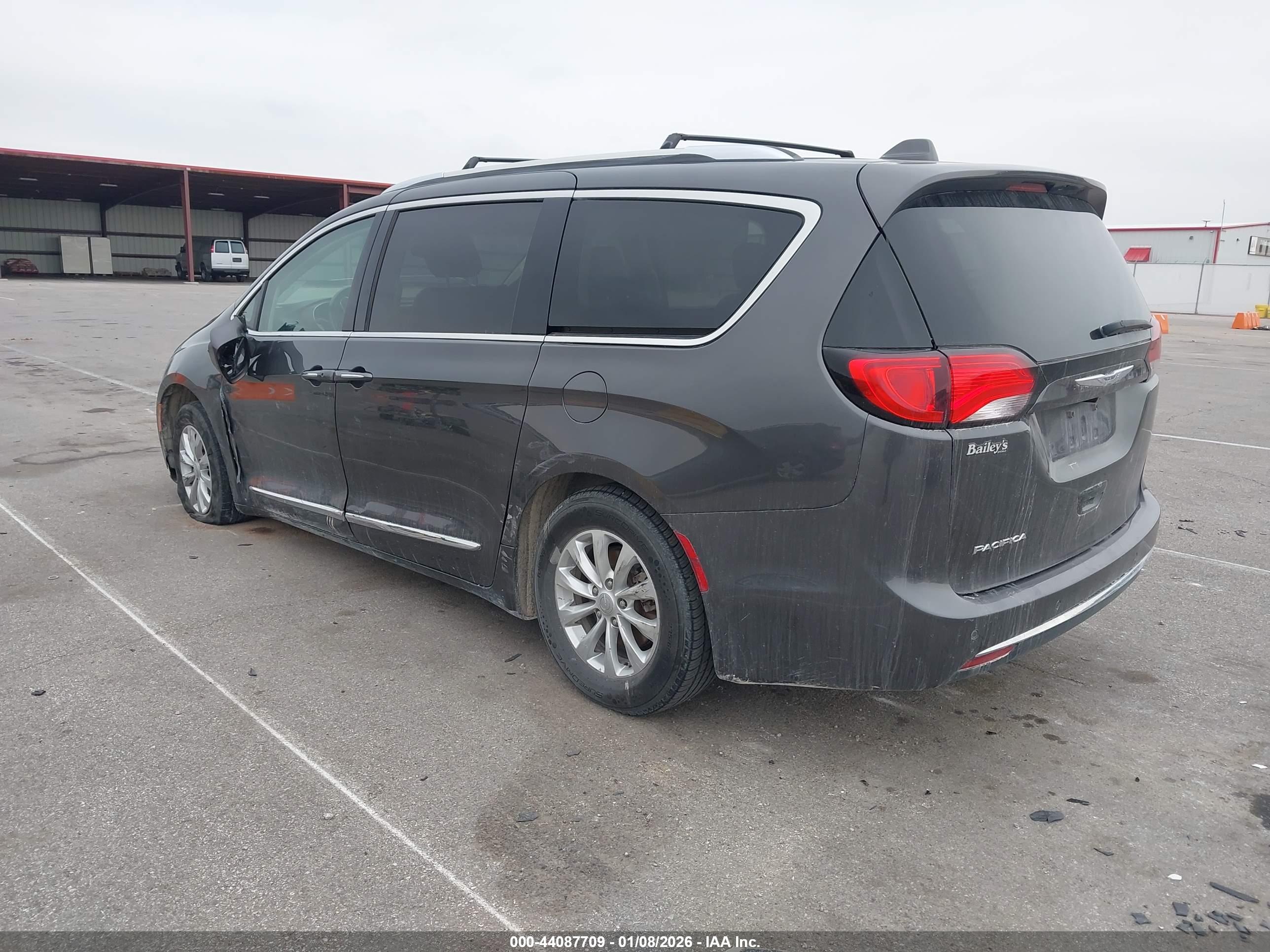 CHRYSLER PACIFICA image 3
