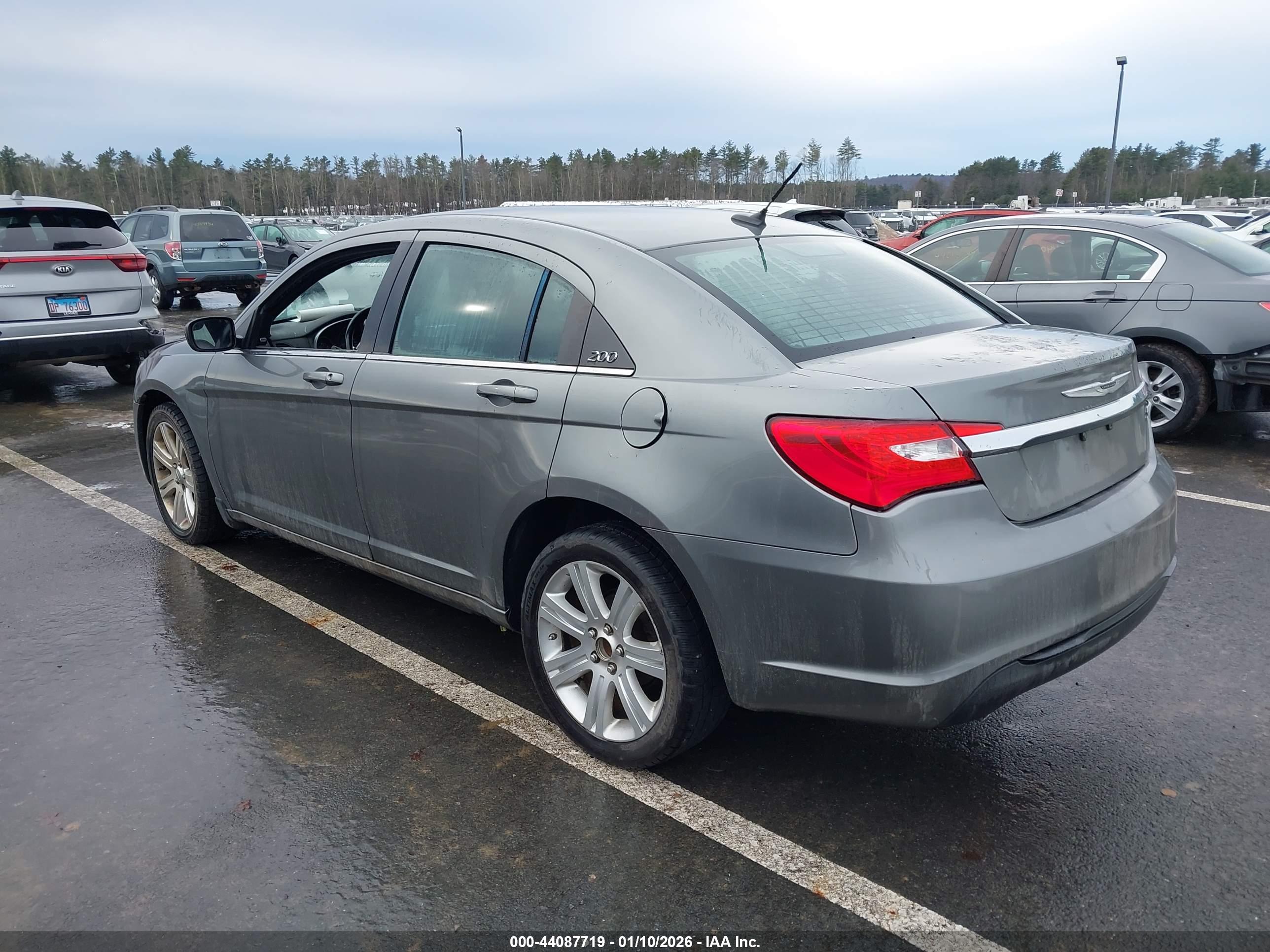 CHRYSLER 200 image 3