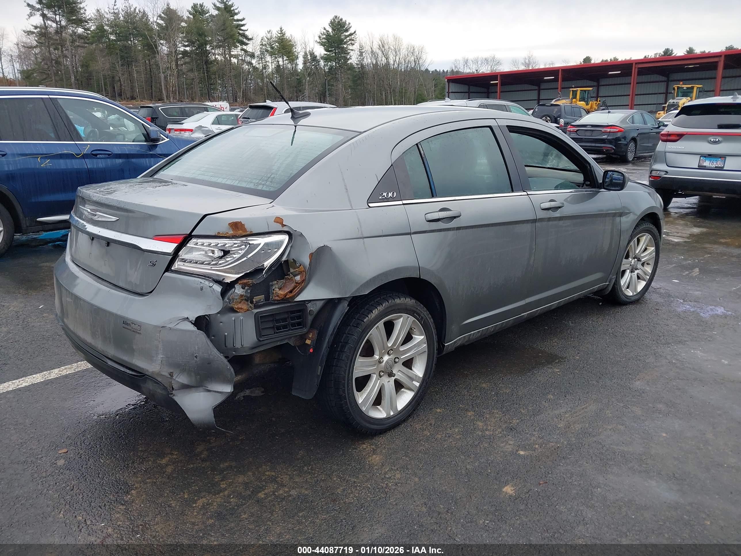 CHRYSLER 200 image 4