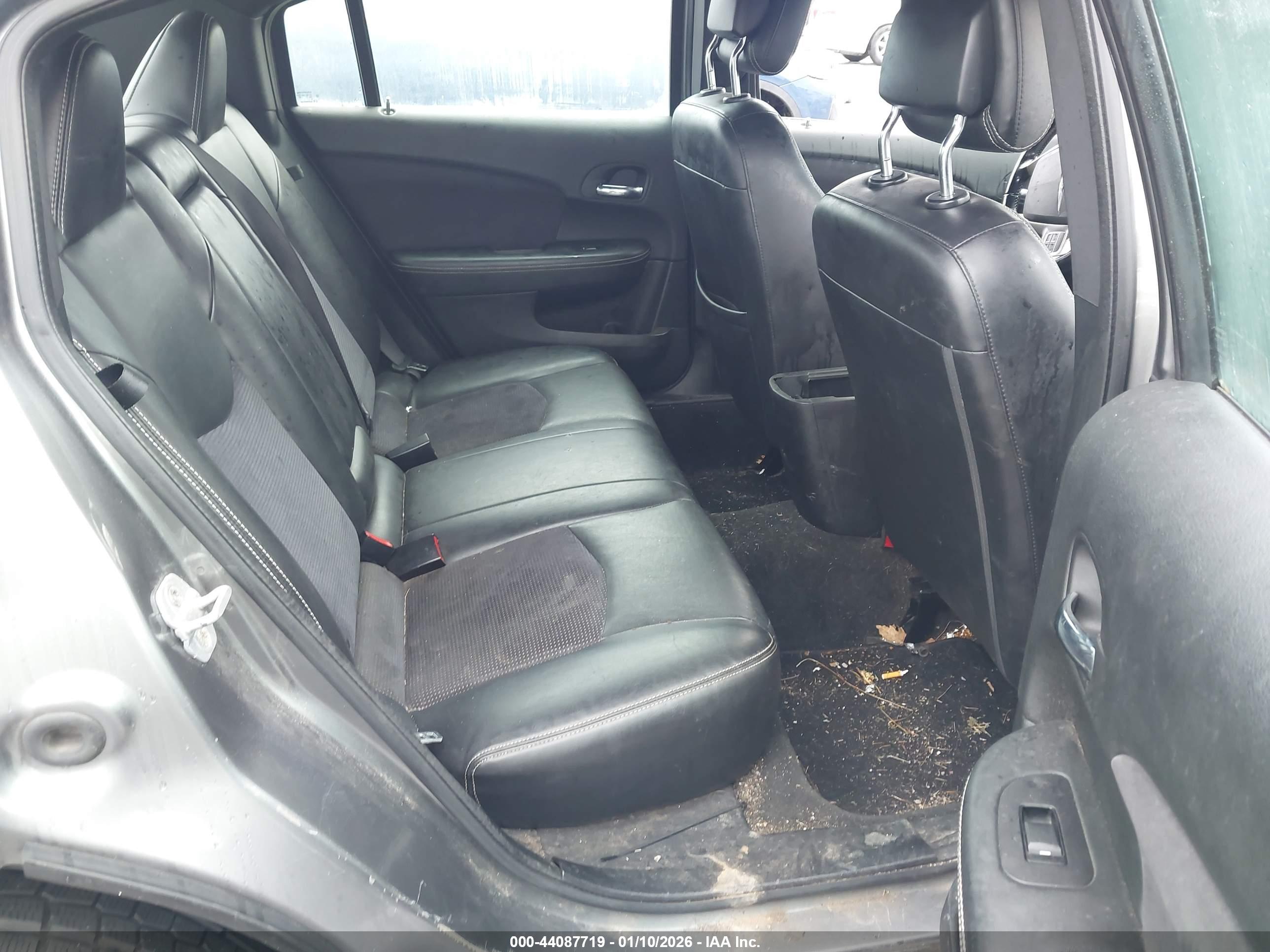 CHRYSLER 200 image 8