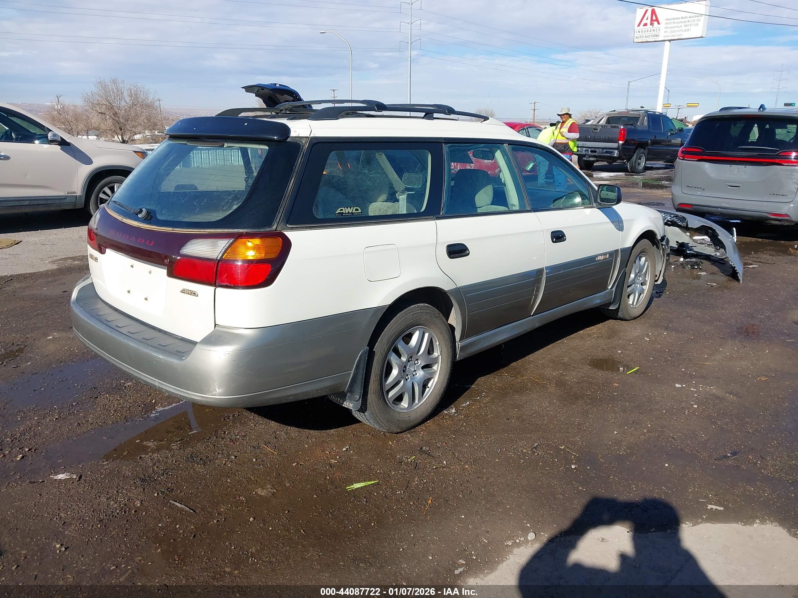 SUBARU OUTBACK image 4