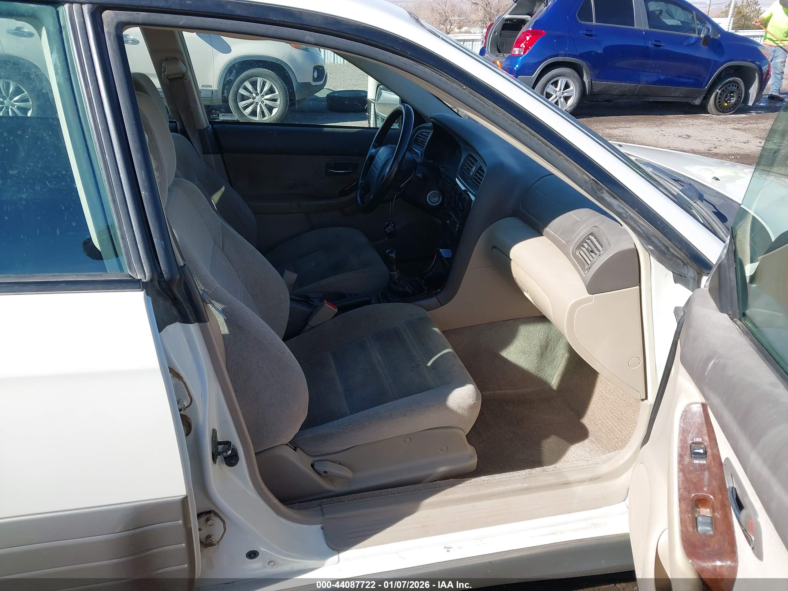 SUBARU OUTBACK image 5