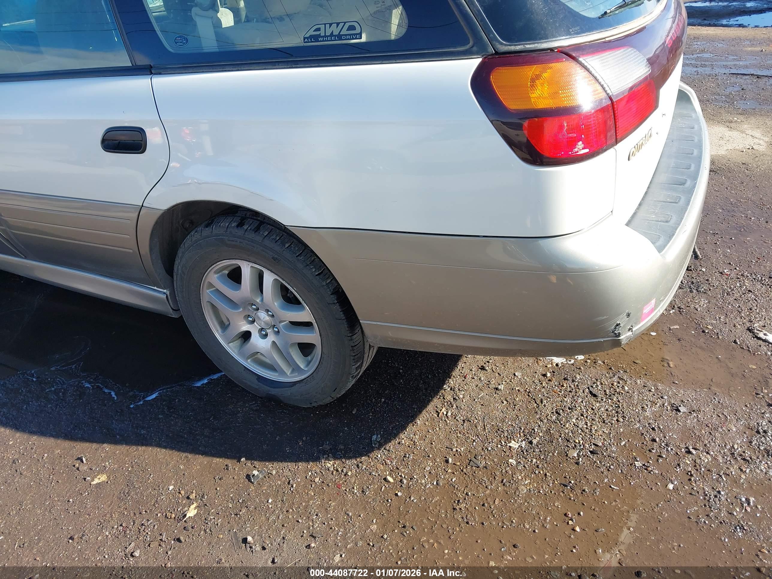 SUBARU OUTBACK image 6