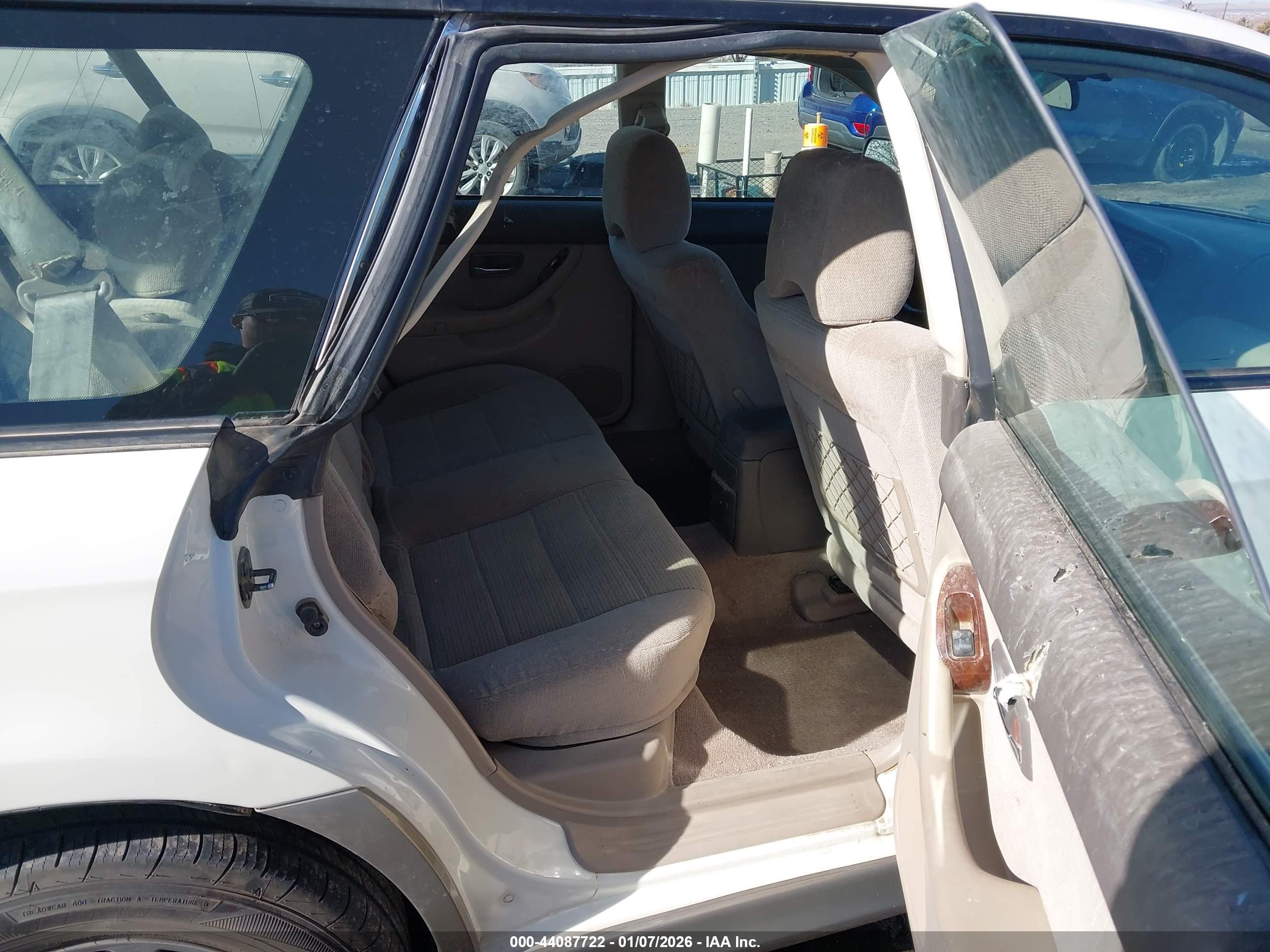 SUBARU OUTBACK image 8