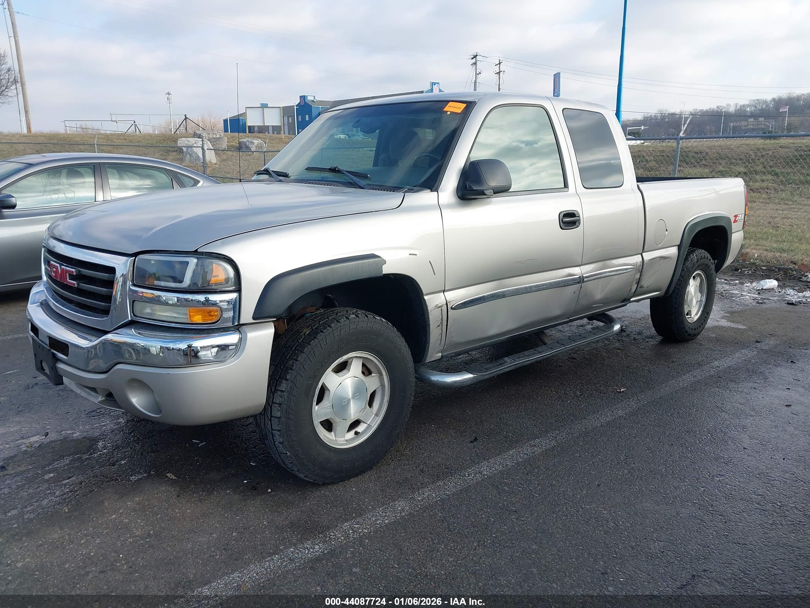GMC SIERRA image 2