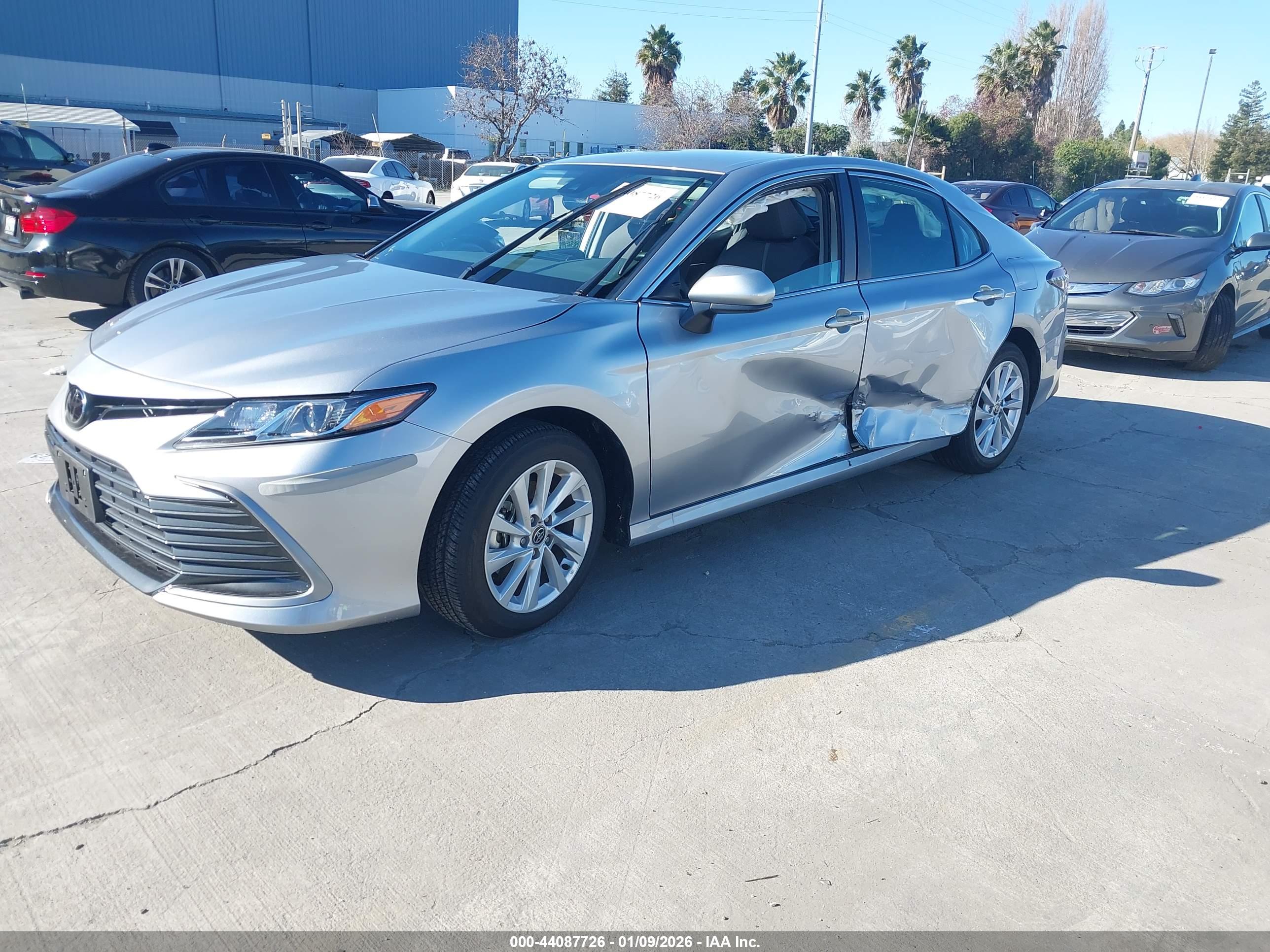 TOYOTA CAMRY image 2