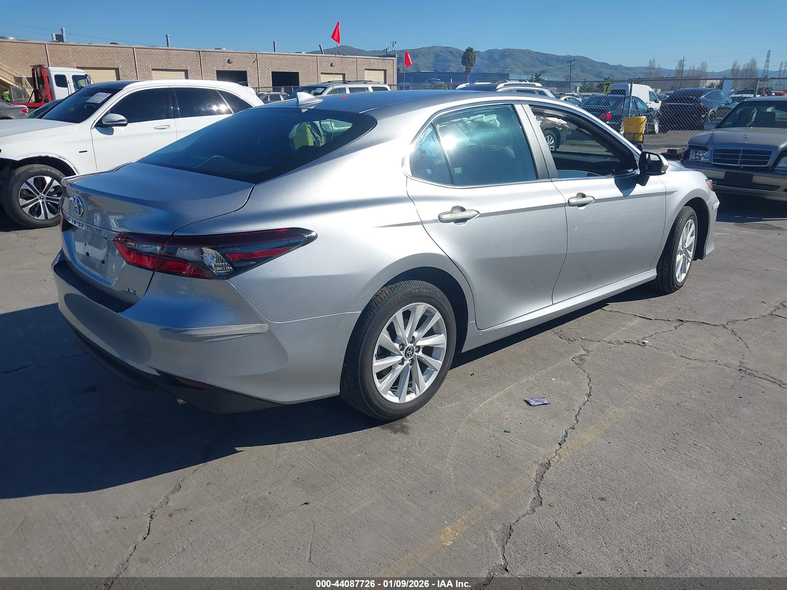 TOYOTA CAMRY image 4