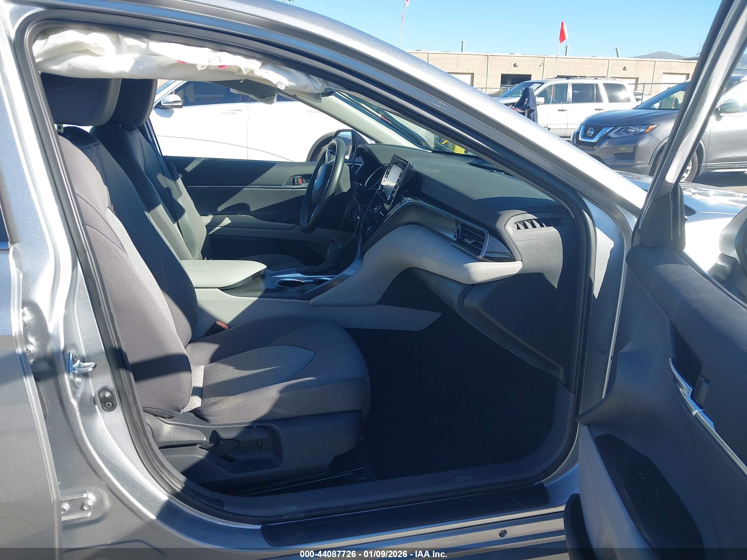 TOYOTA CAMRY image 5
