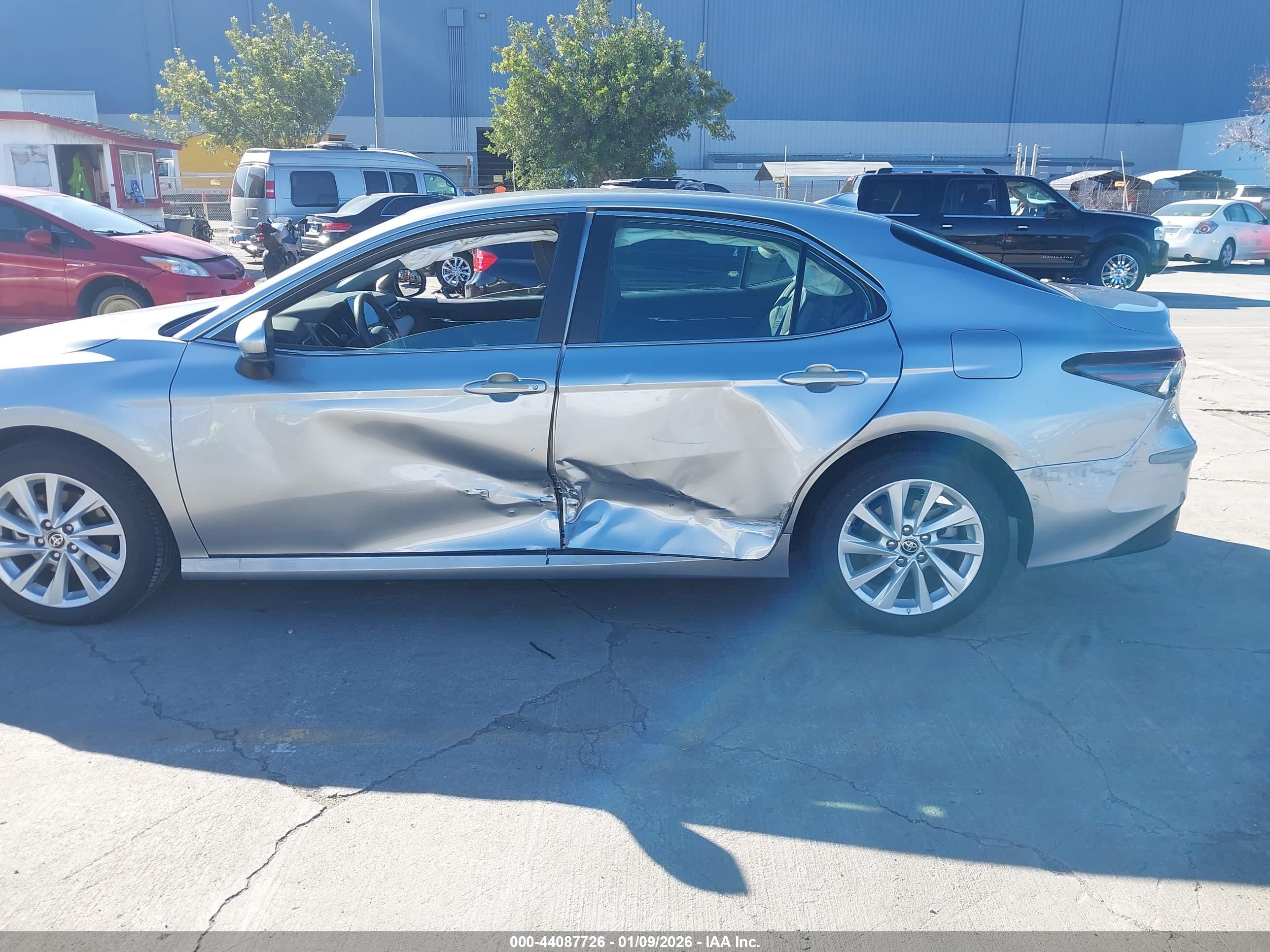 TOYOTA CAMRY image 6