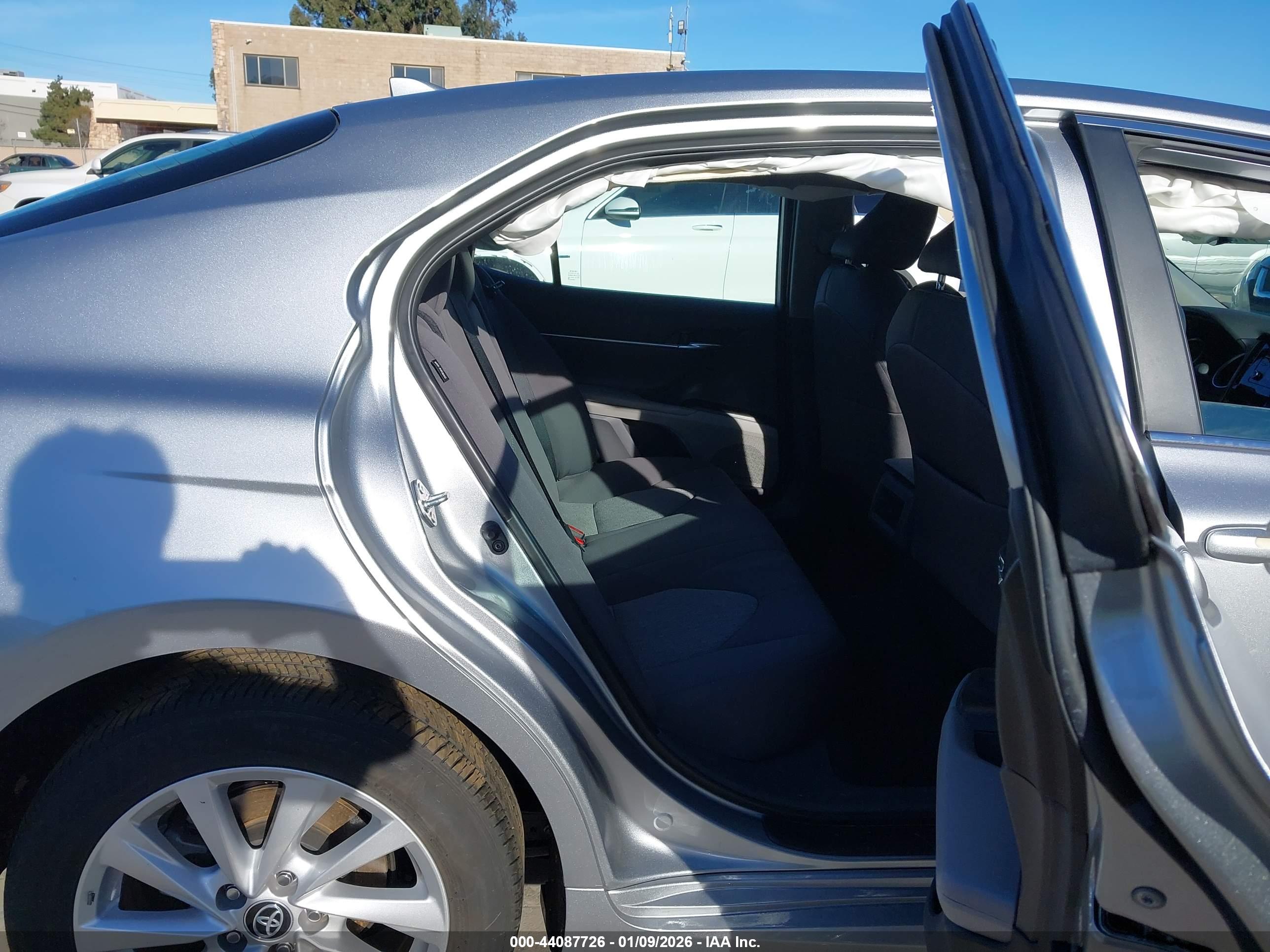 TOYOTA CAMRY image 8