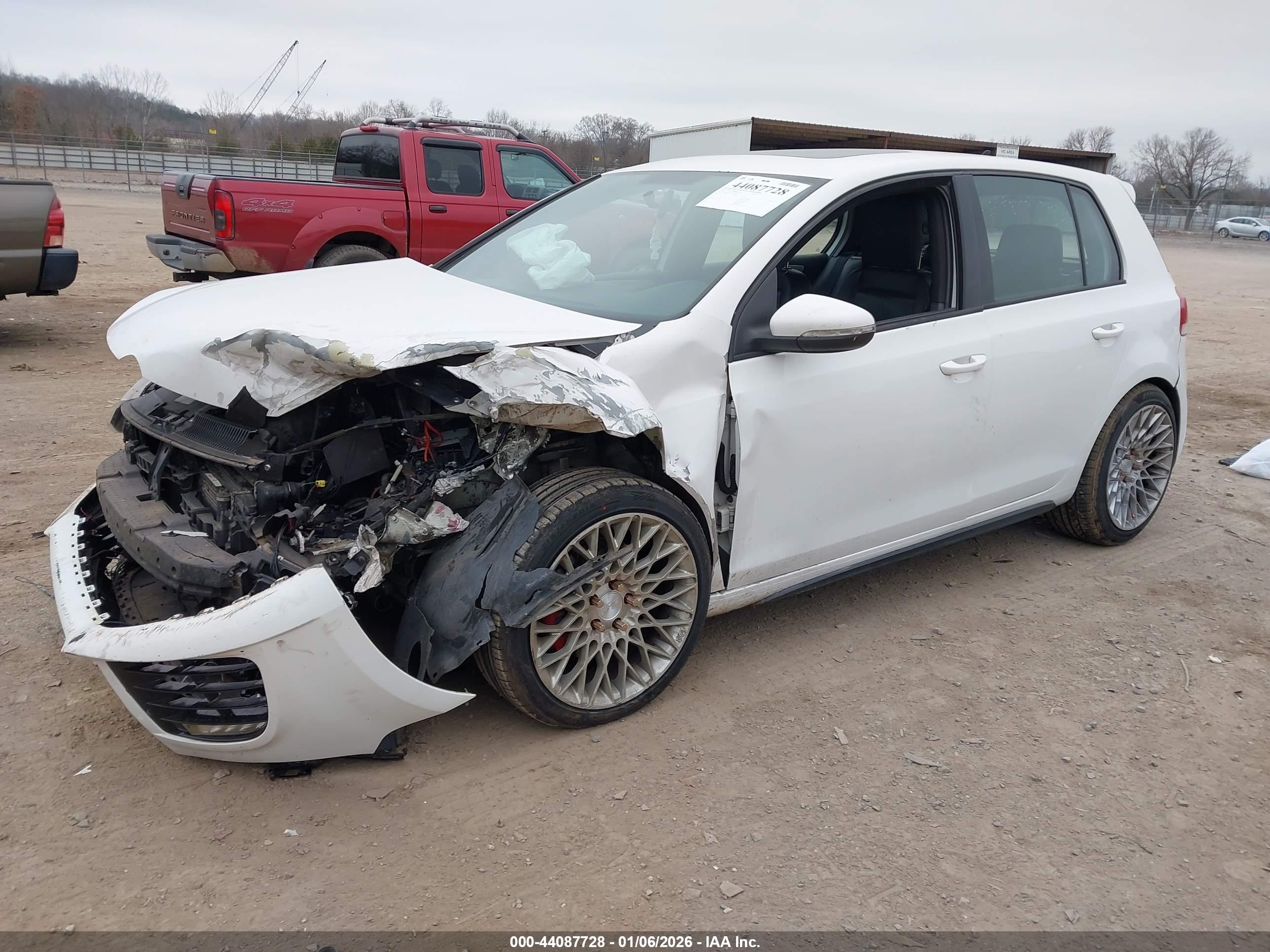 VOLKSWAGEN GTI image 2