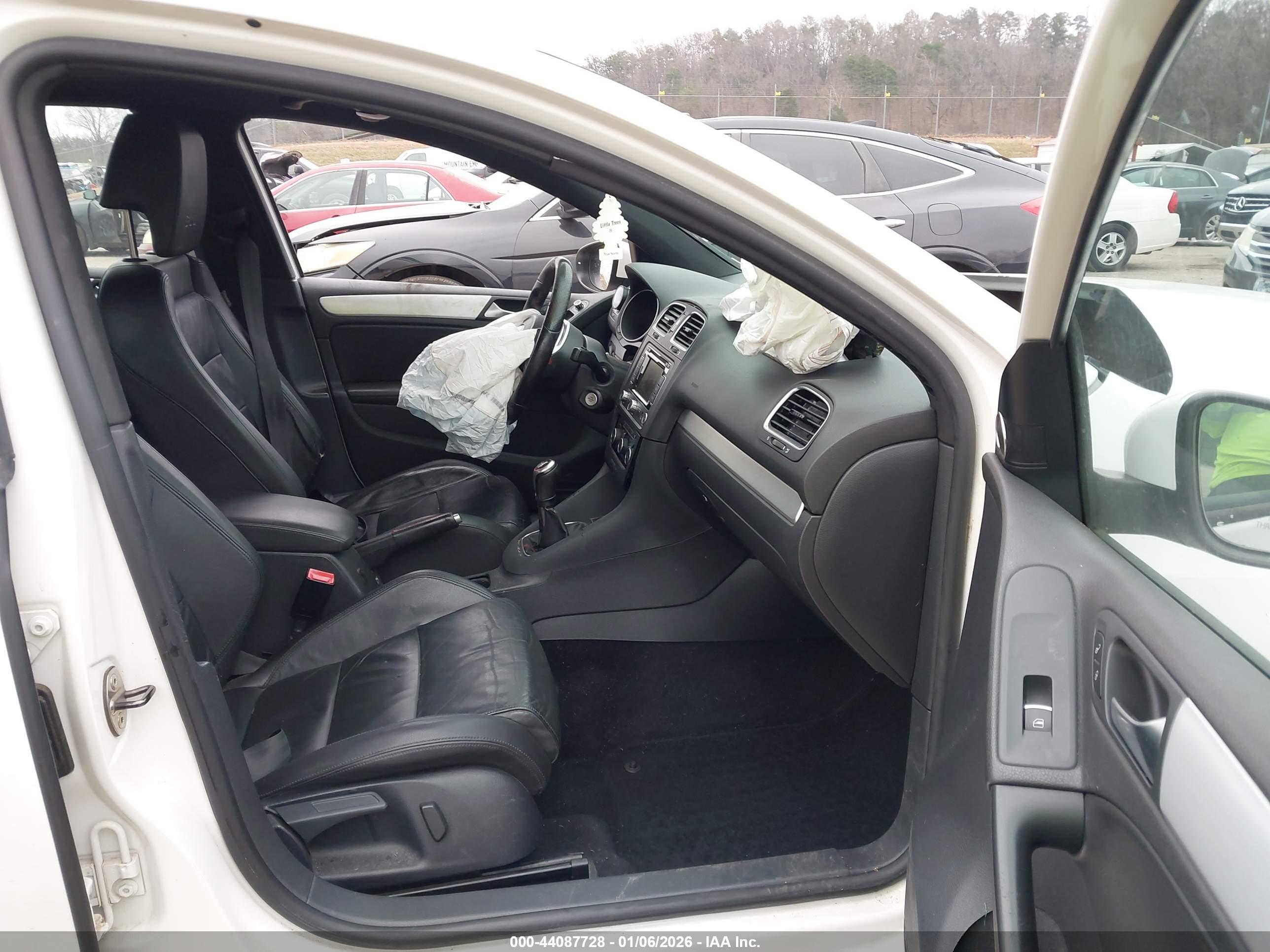 VOLKSWAGEN GTI image 5