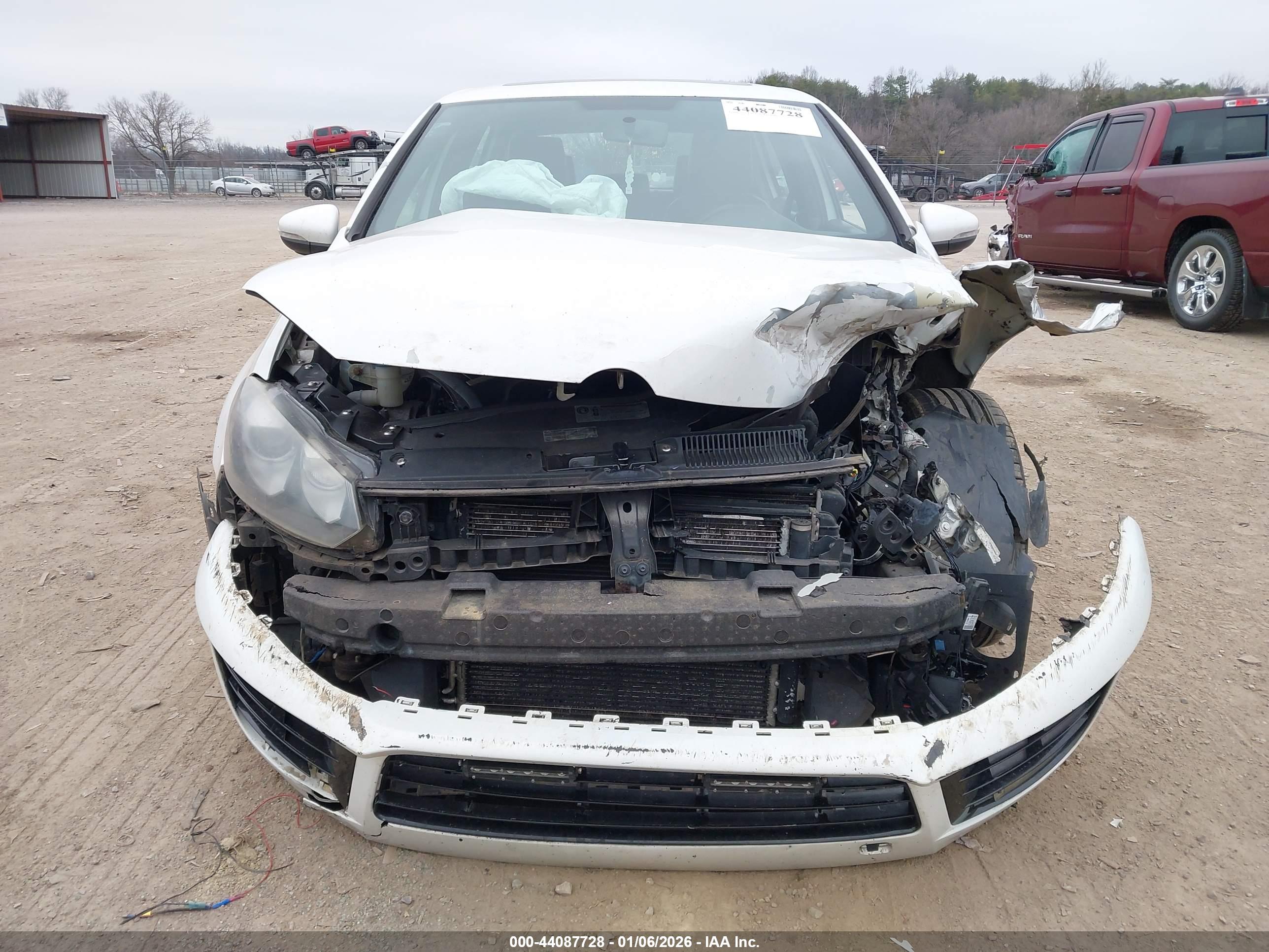 VOLKSWAGEN GTI image 6