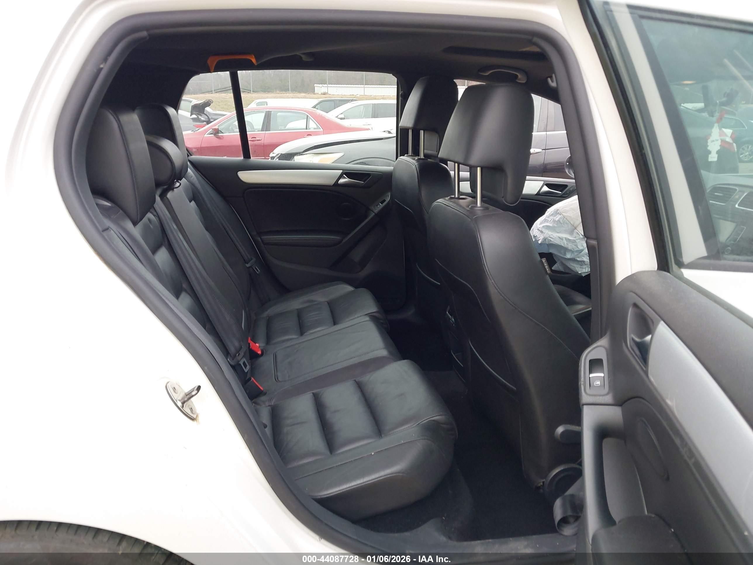 VOLKSWAGEN GTI image 8