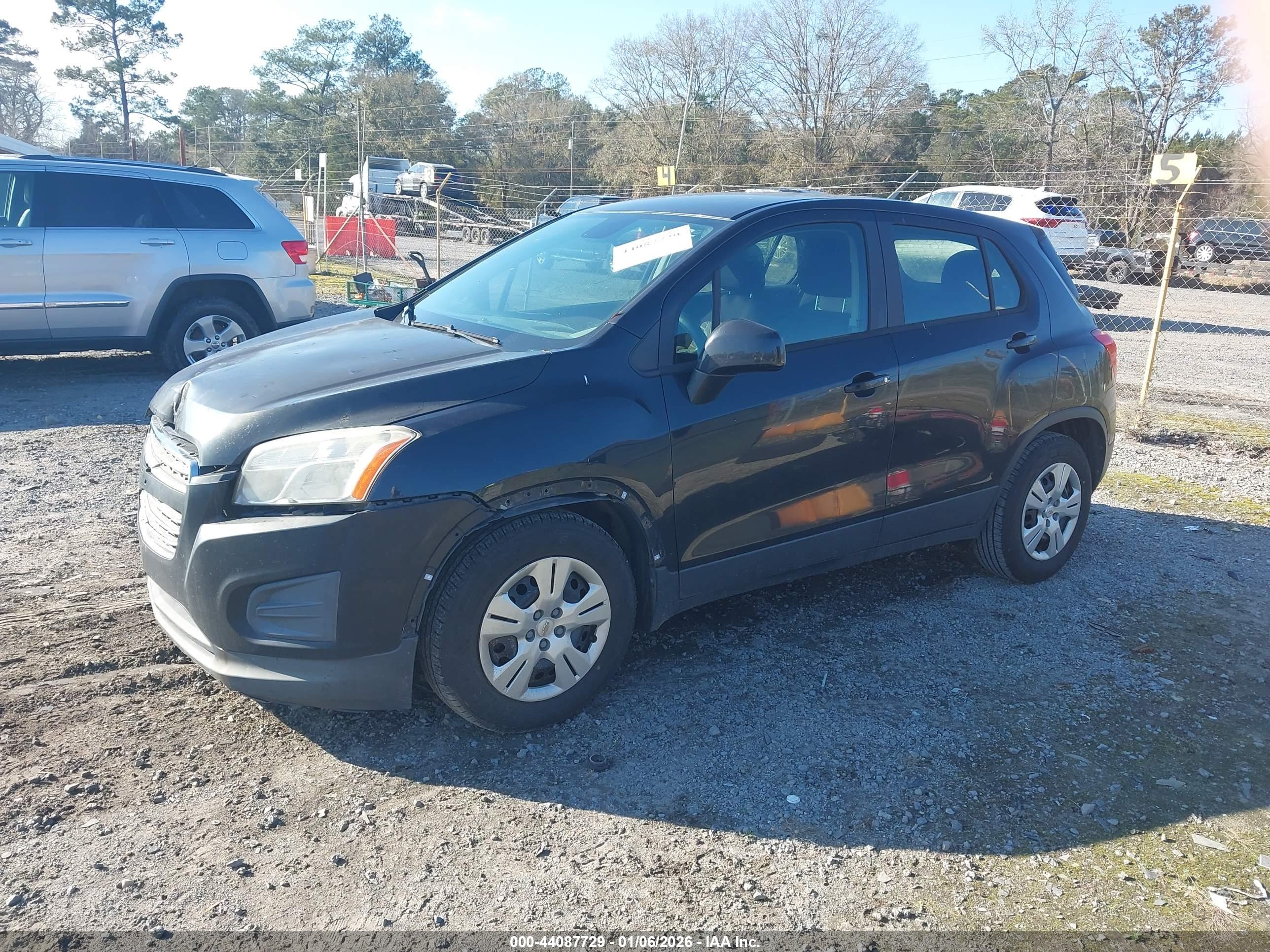 CHEVROLET TRAX image 2