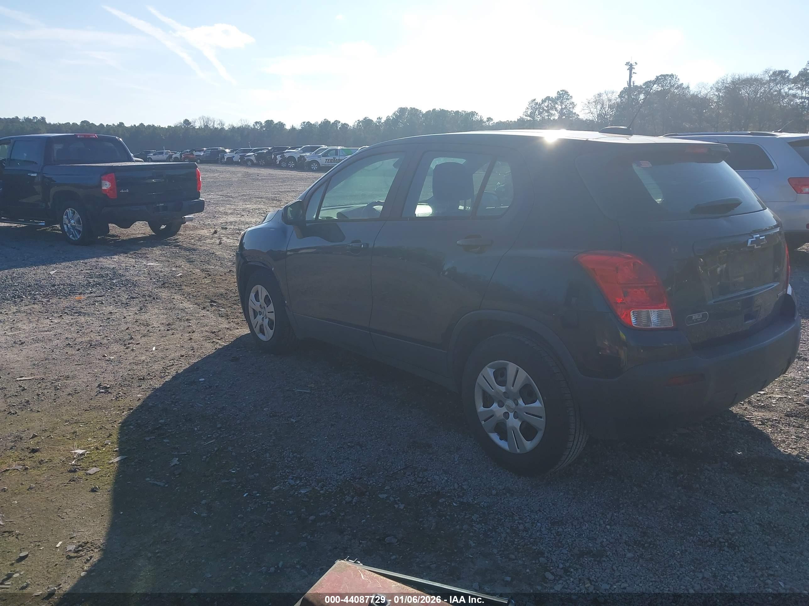 CHEVROLET TRAX image 3