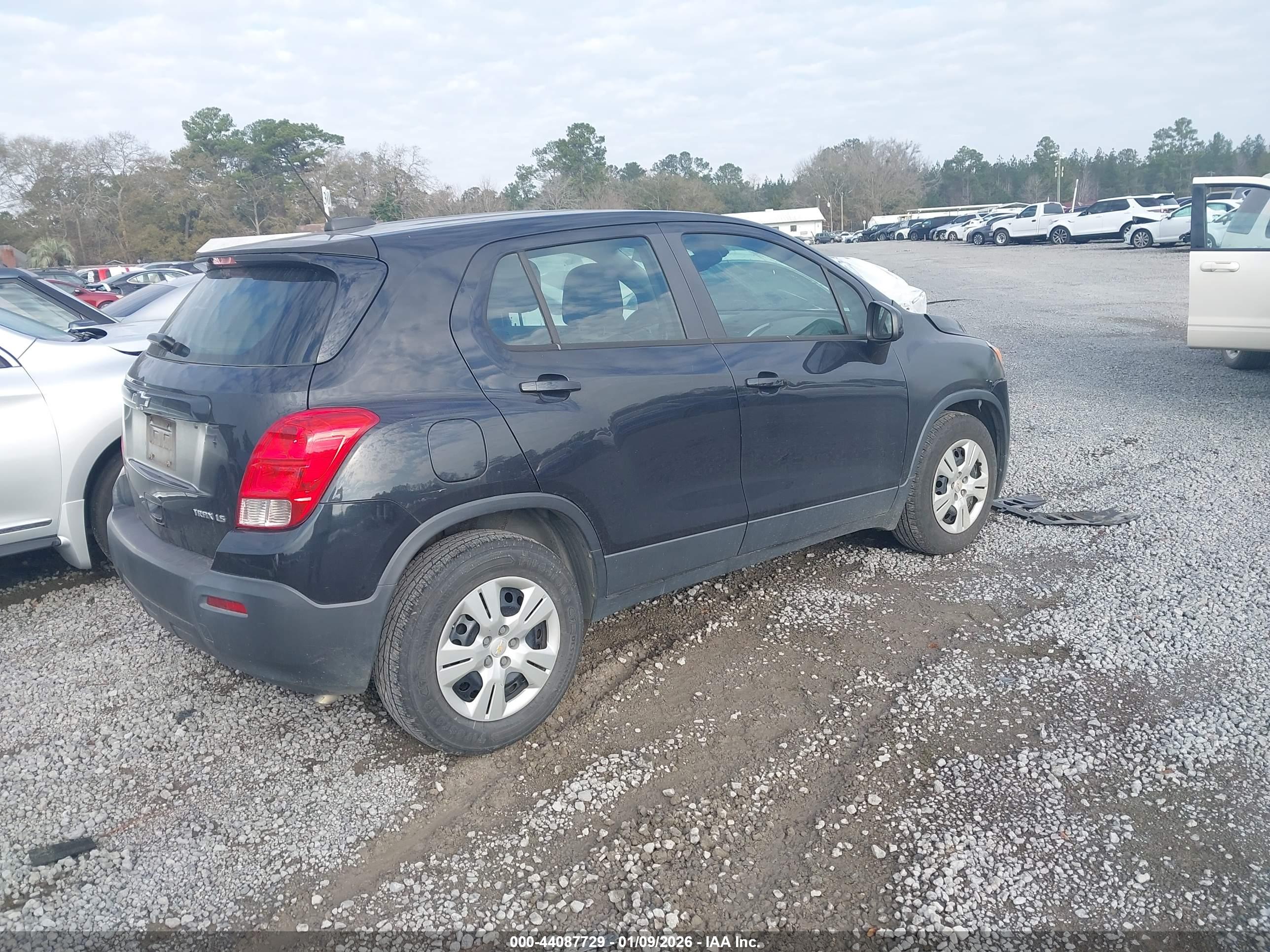 CHEVROLET TRAX image 4