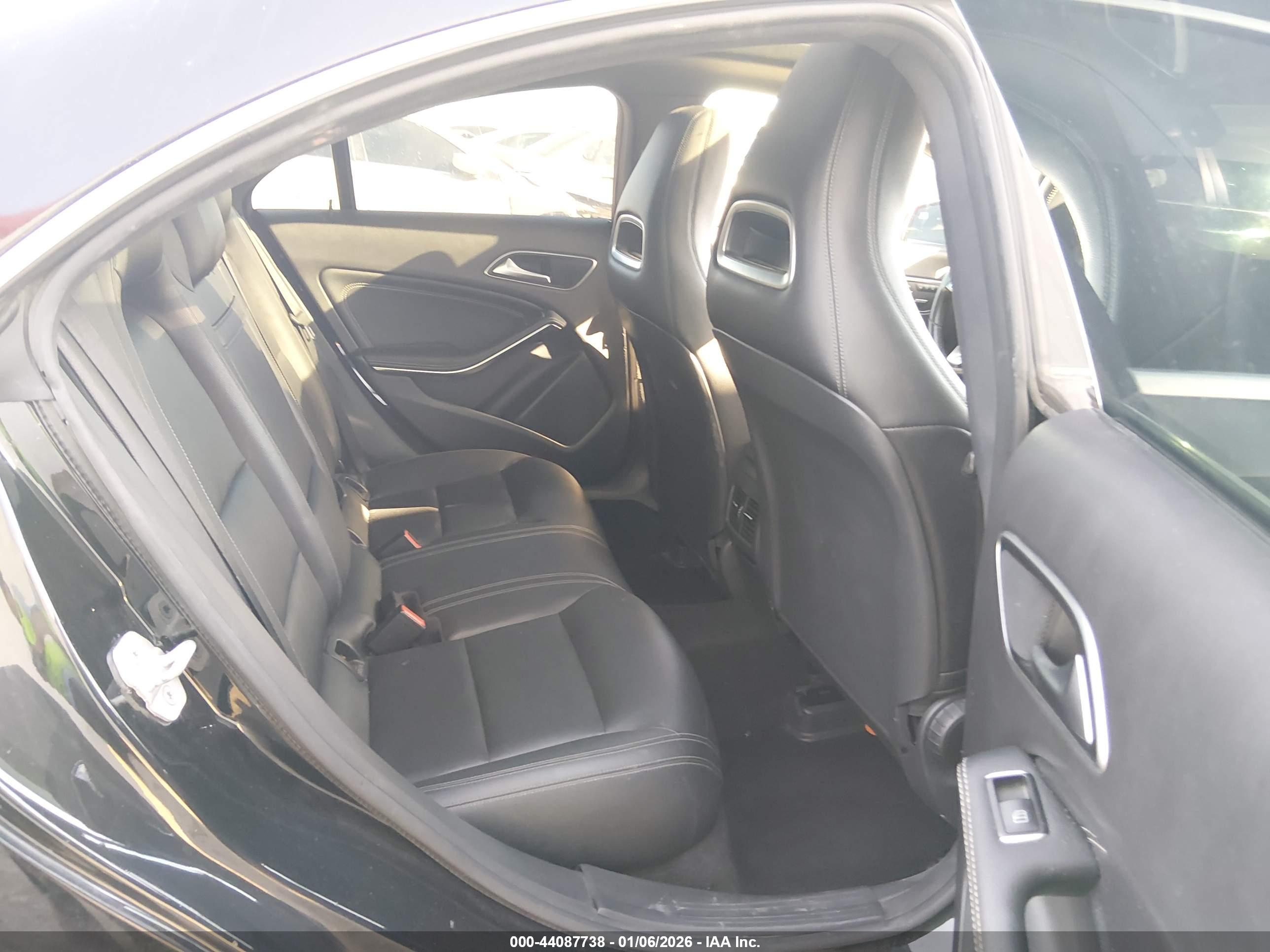 MERCEDES-BENZ CLA image 8