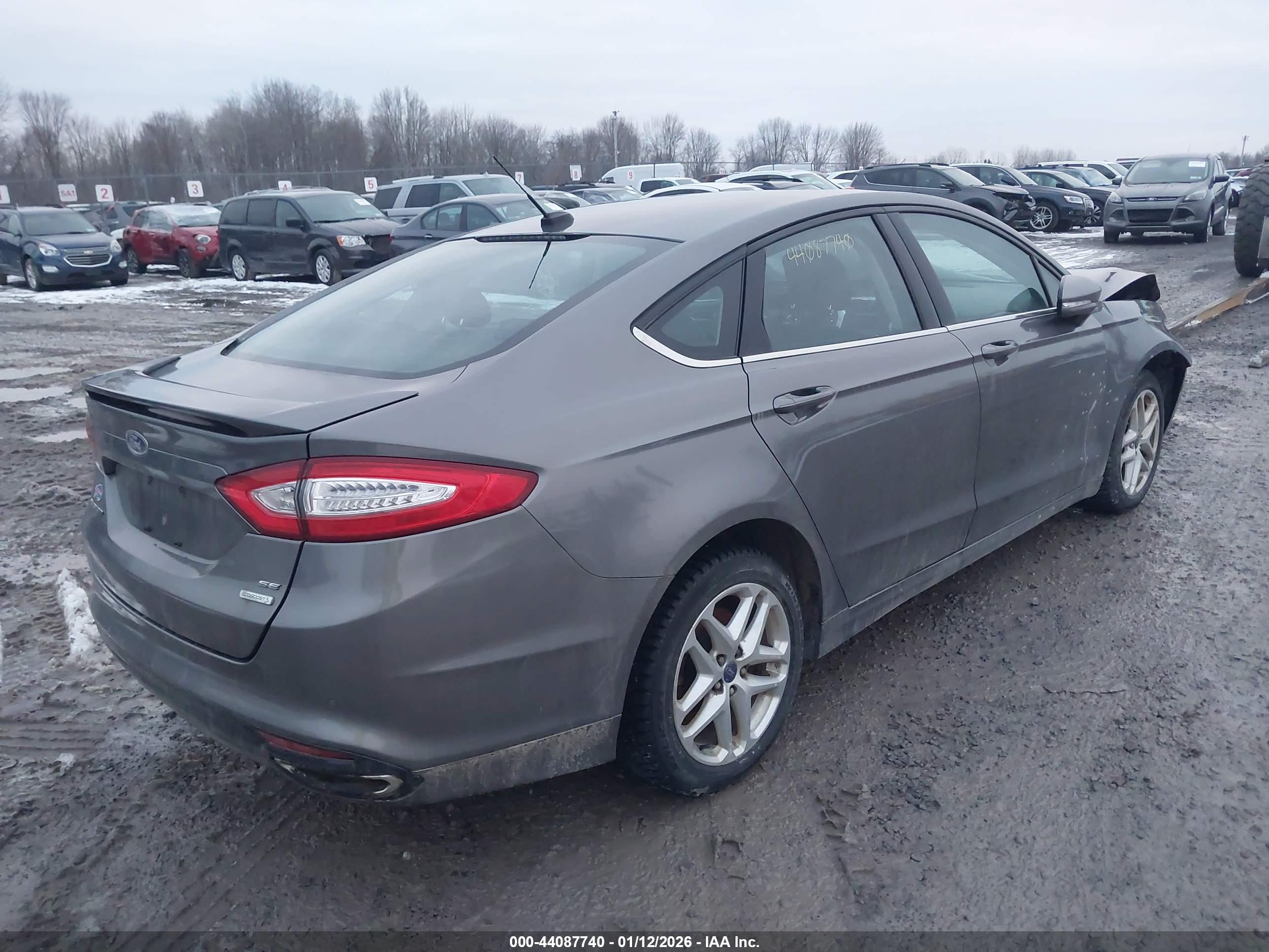 FORD FUSION image 4