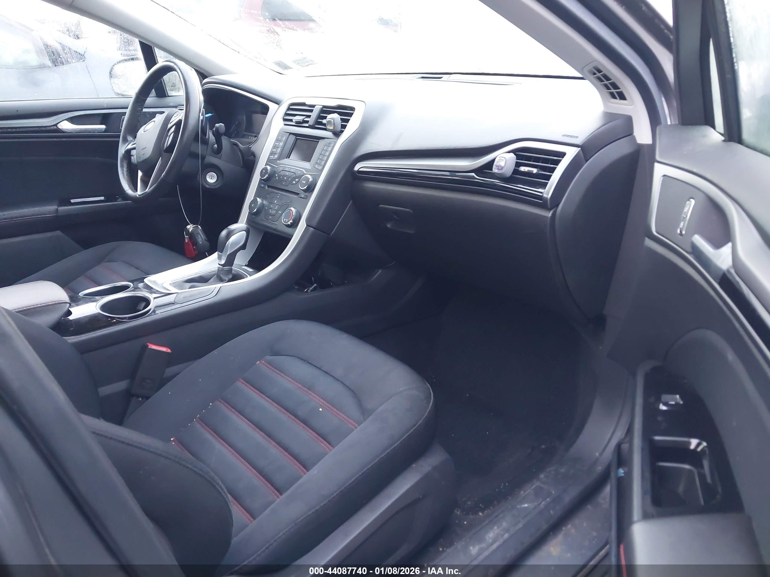 FORD FUSION image 5
