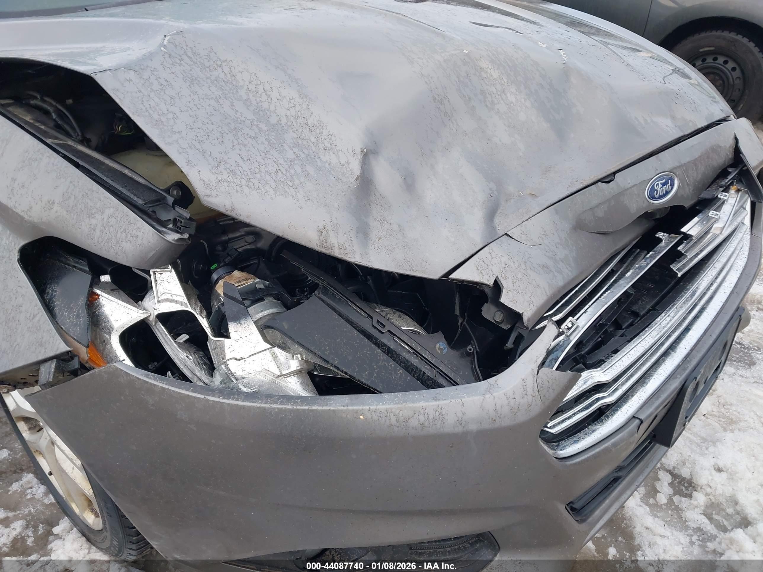 FORD FUSION image 6