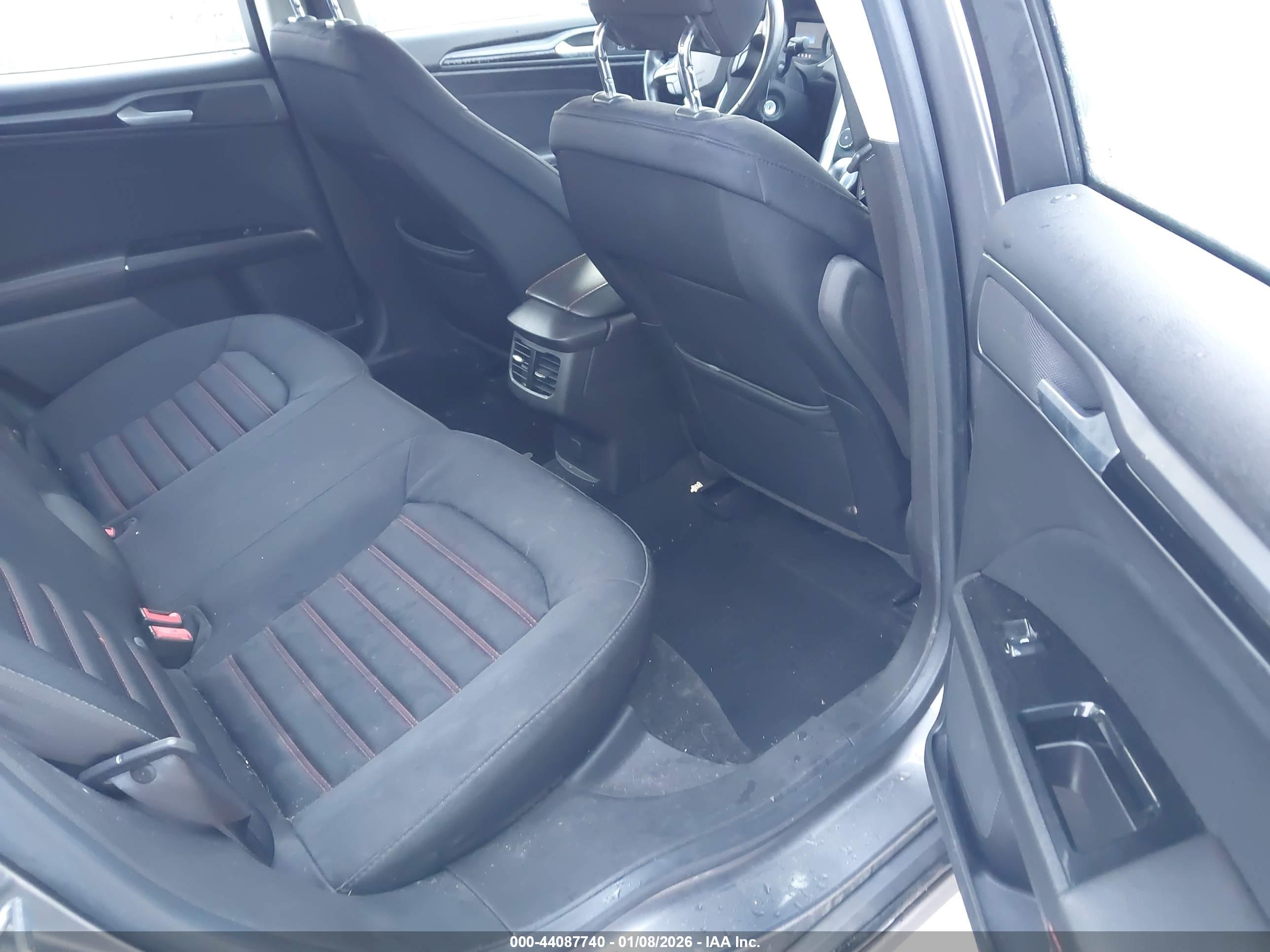 FORD FUSION image 8